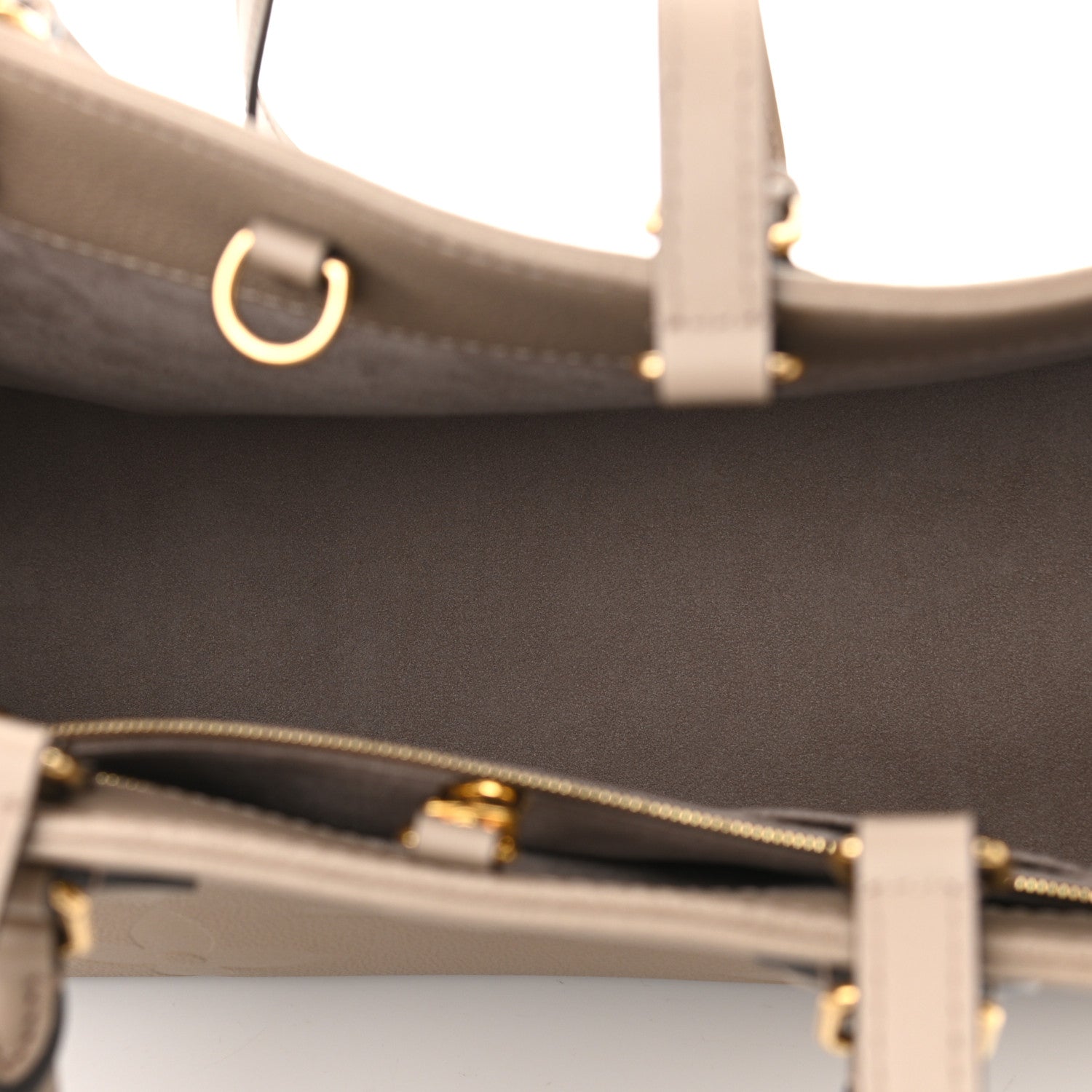 Louis Vuitton Empreinte Monogram Giant Onthego MM Tourterelle 5 of 10