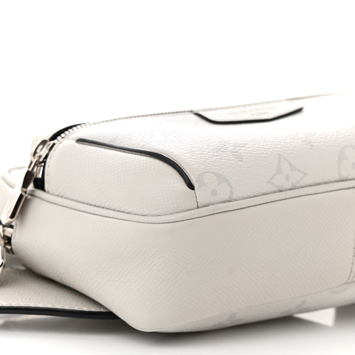 Louis Vuitton Taiga Monogram Outdoor Bumbag White 9 of 11