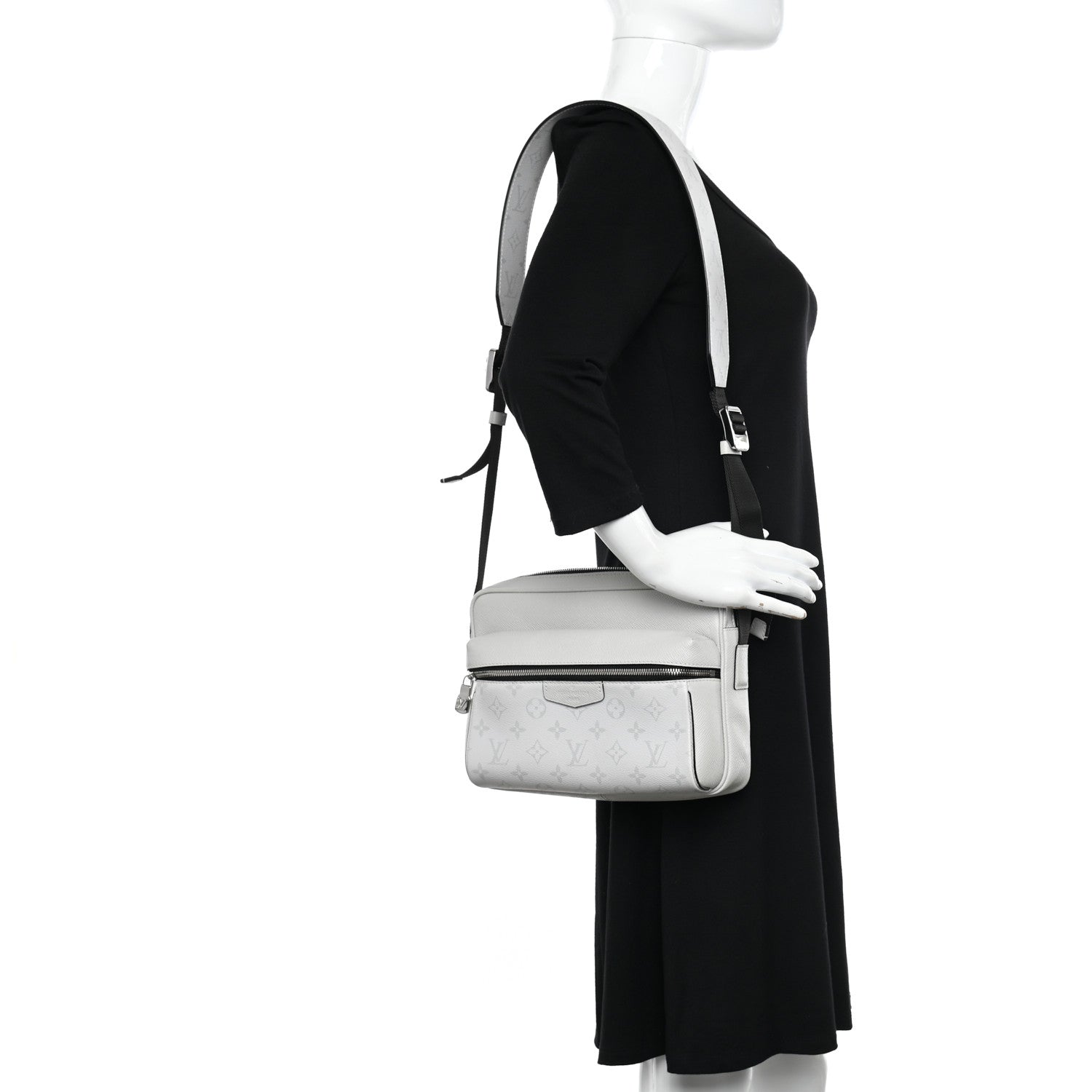 Louis Vuitton Taigarama Outdoor Messenger Antartica 2 of 12