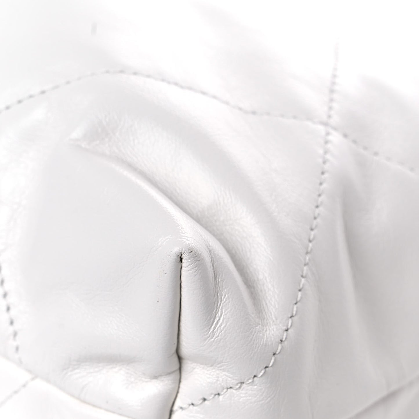 Shiny Calfskin Quilted Chanel 22 White
