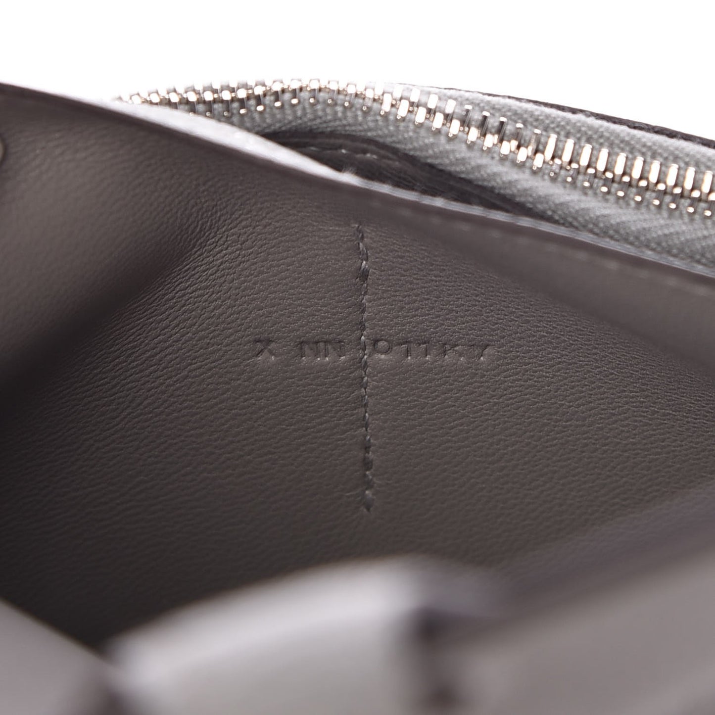 Togo Dogon Compact Wallet Gris Mouette