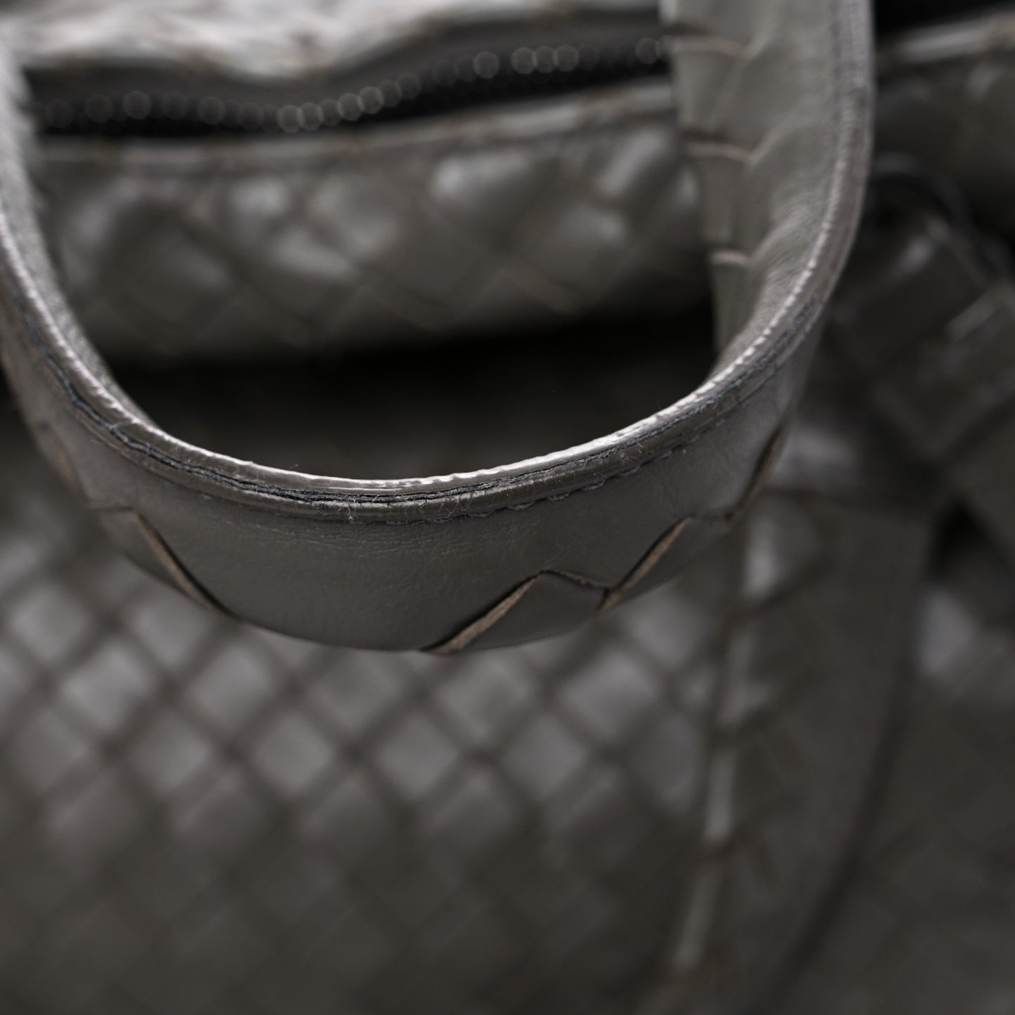 Calfskin Intrecciato Large Leggero Tote Kaki Fondente
