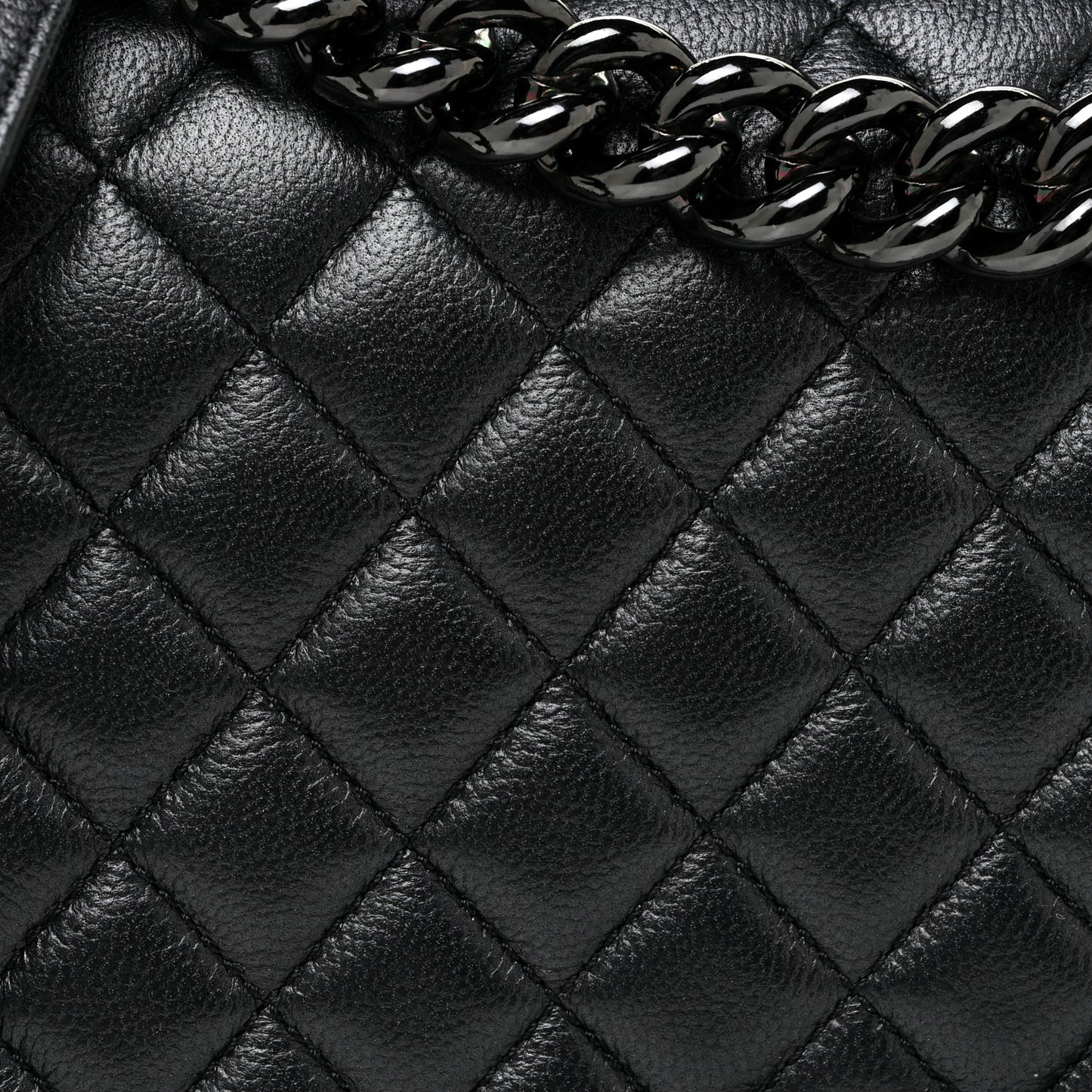 Caviar Quilted Medium Boy Flap So Black