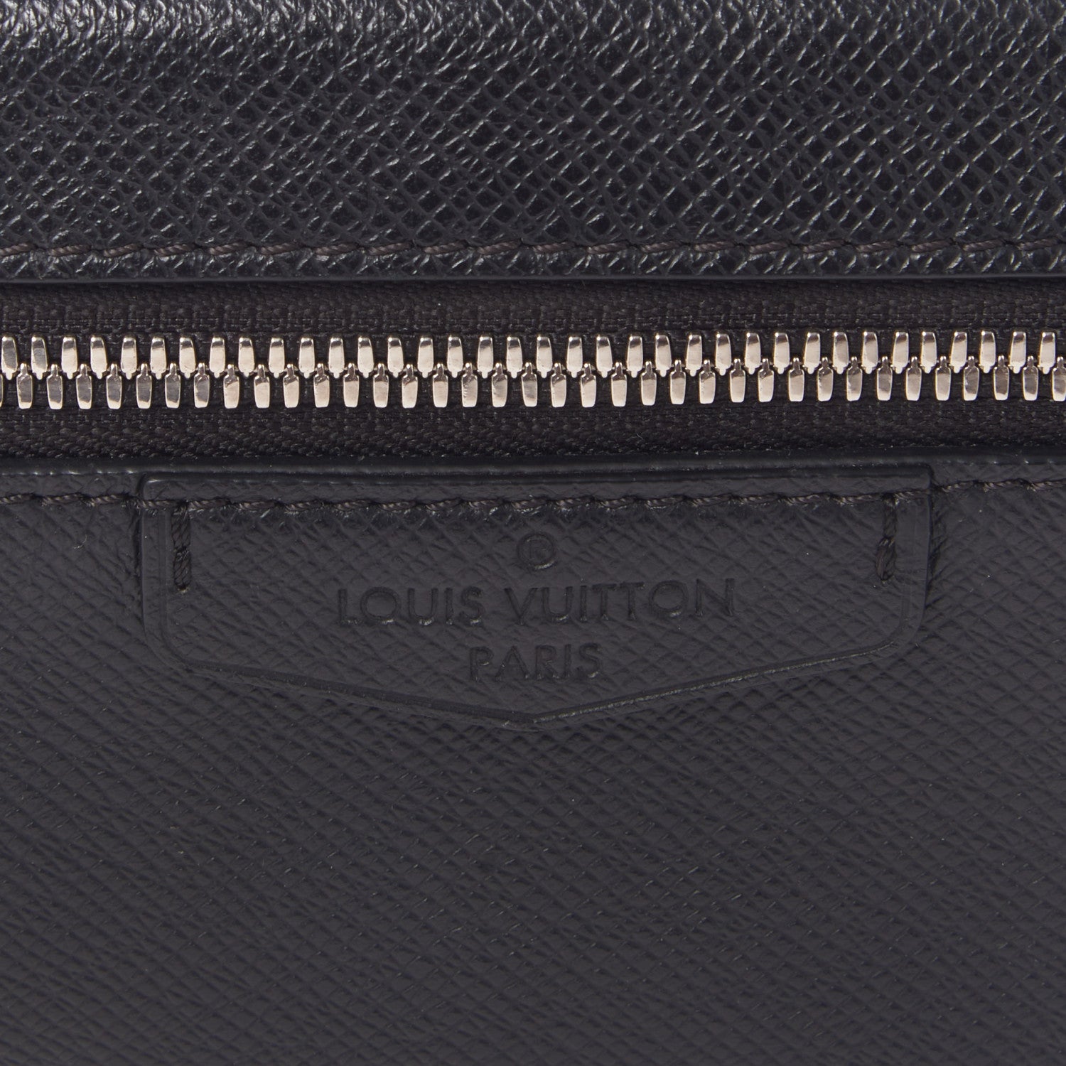 Louis Vuitton Taiga Outdoor Bumbag Black 7 of 8