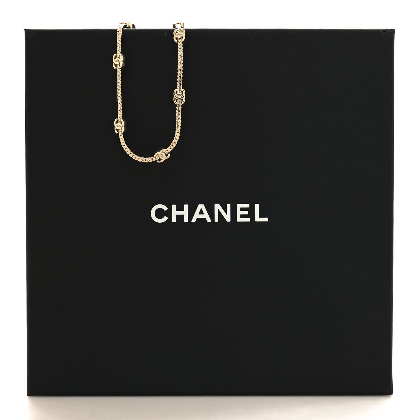 Metal CC Short Chain Necklace Gold