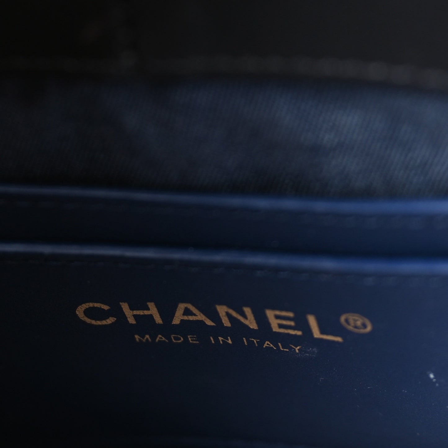 Lambskin Resin Elegant Chain Vanity Case Black