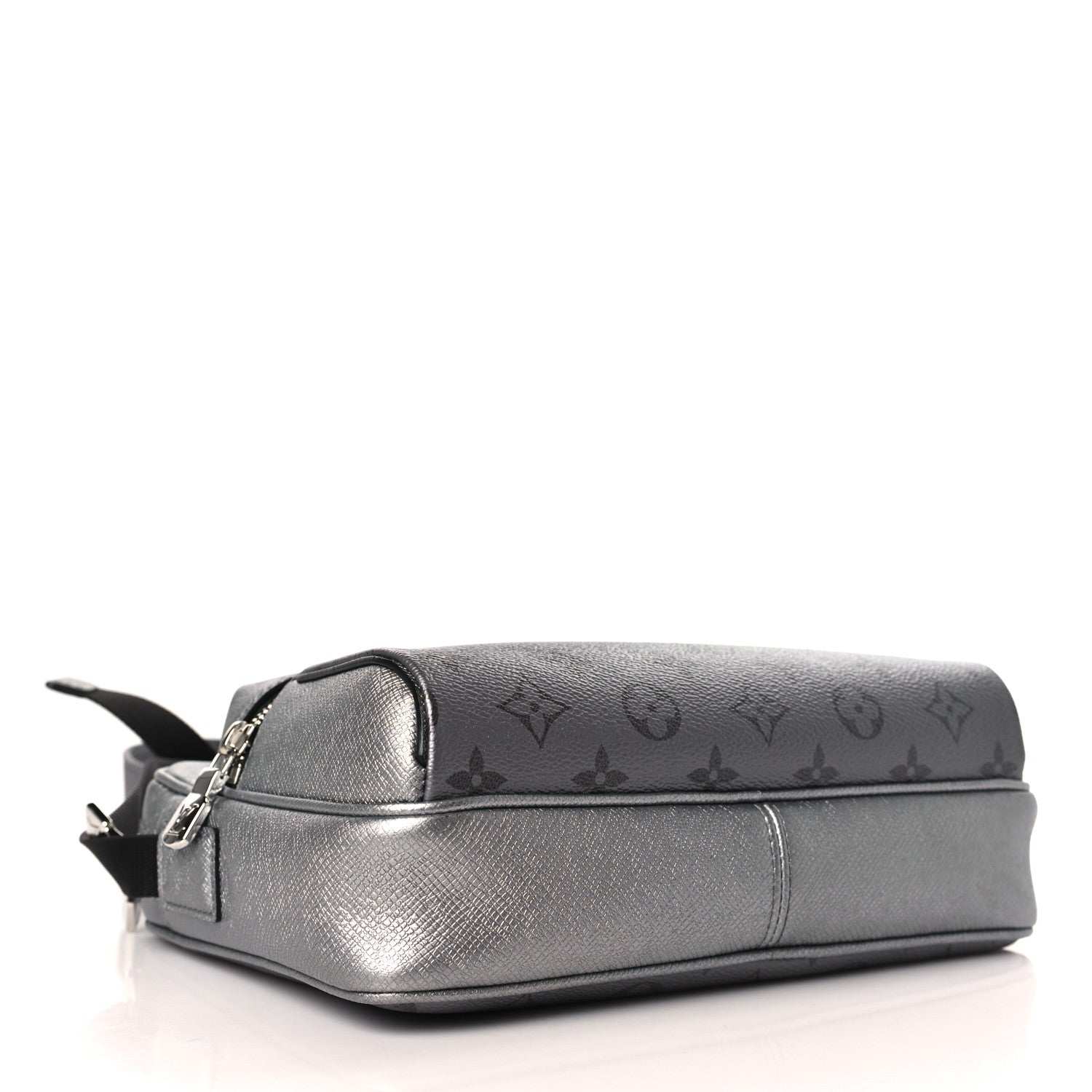 Louis Vuitton Taigarama Outdoor Messenger Gunmetal 4 of 9