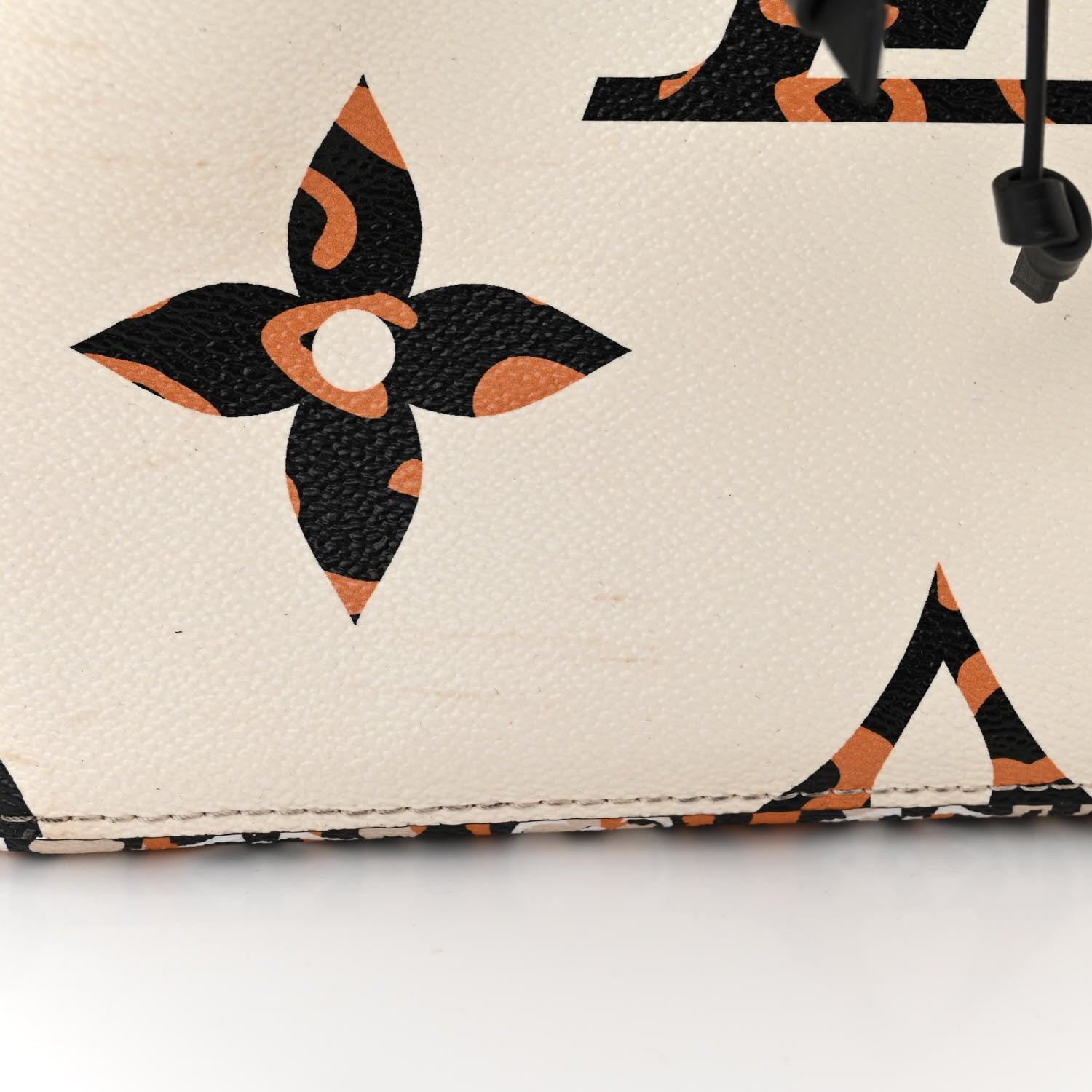 Louis Vuitton Monogram Giant Jungle NéoNoé Ivory 12 of 13