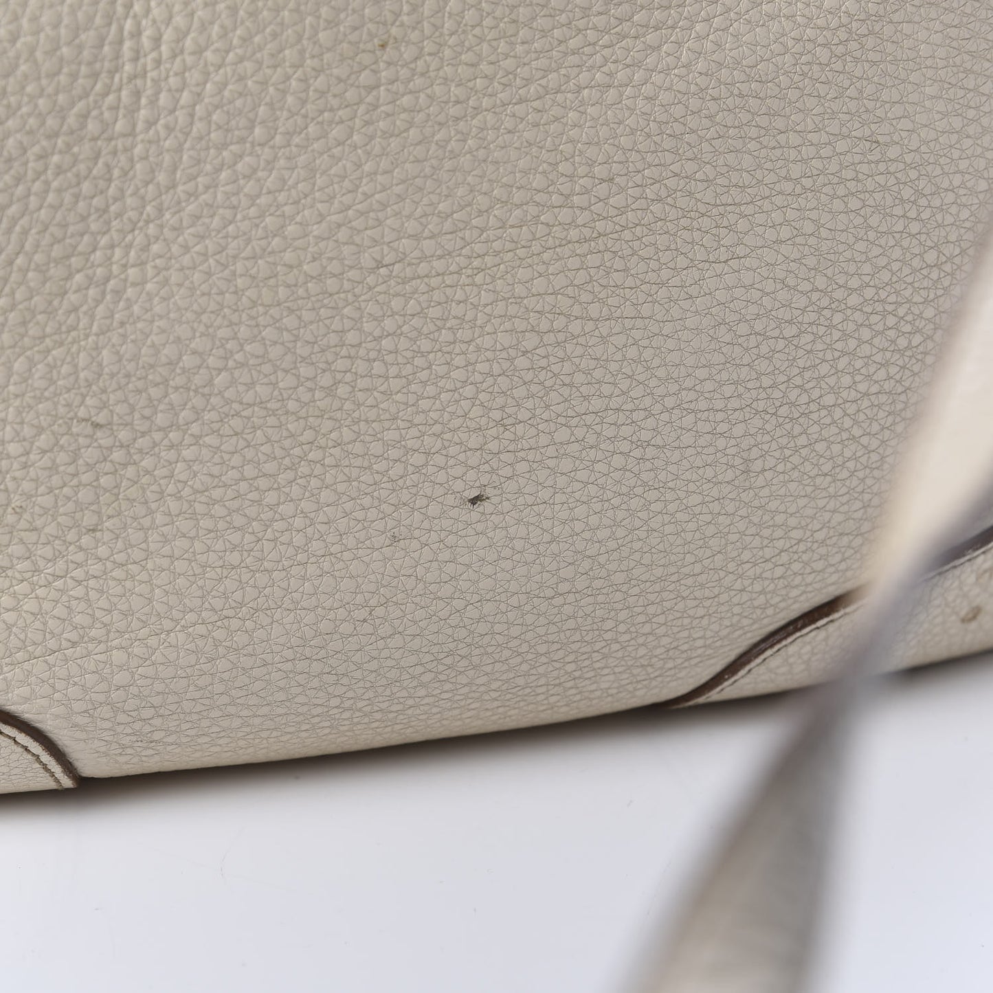 Vitello Daino Shoulder Bag Talco