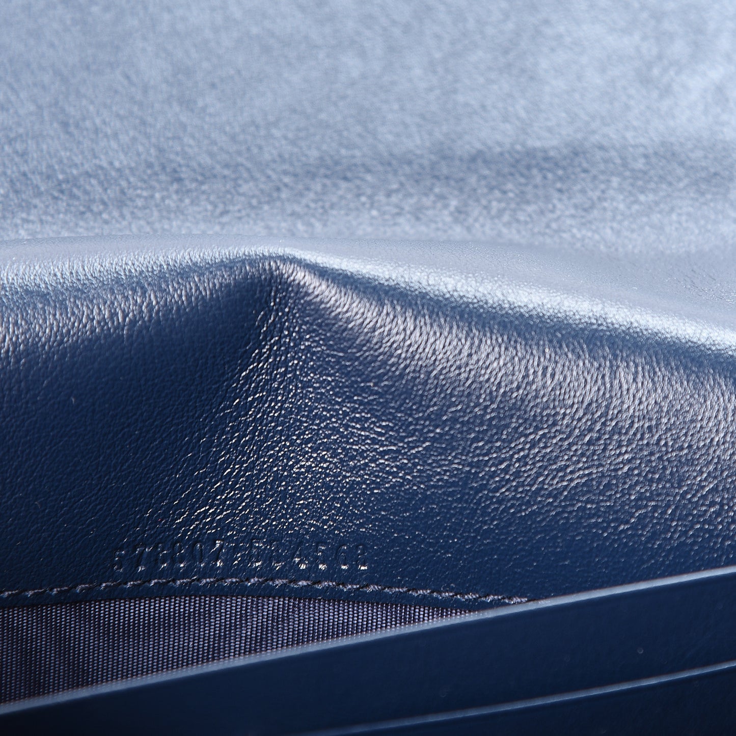Vintage Effect Calfskin Matelasse Diagonal Torchon GG Marmont Chain Wallet Blue Agata Mystic White