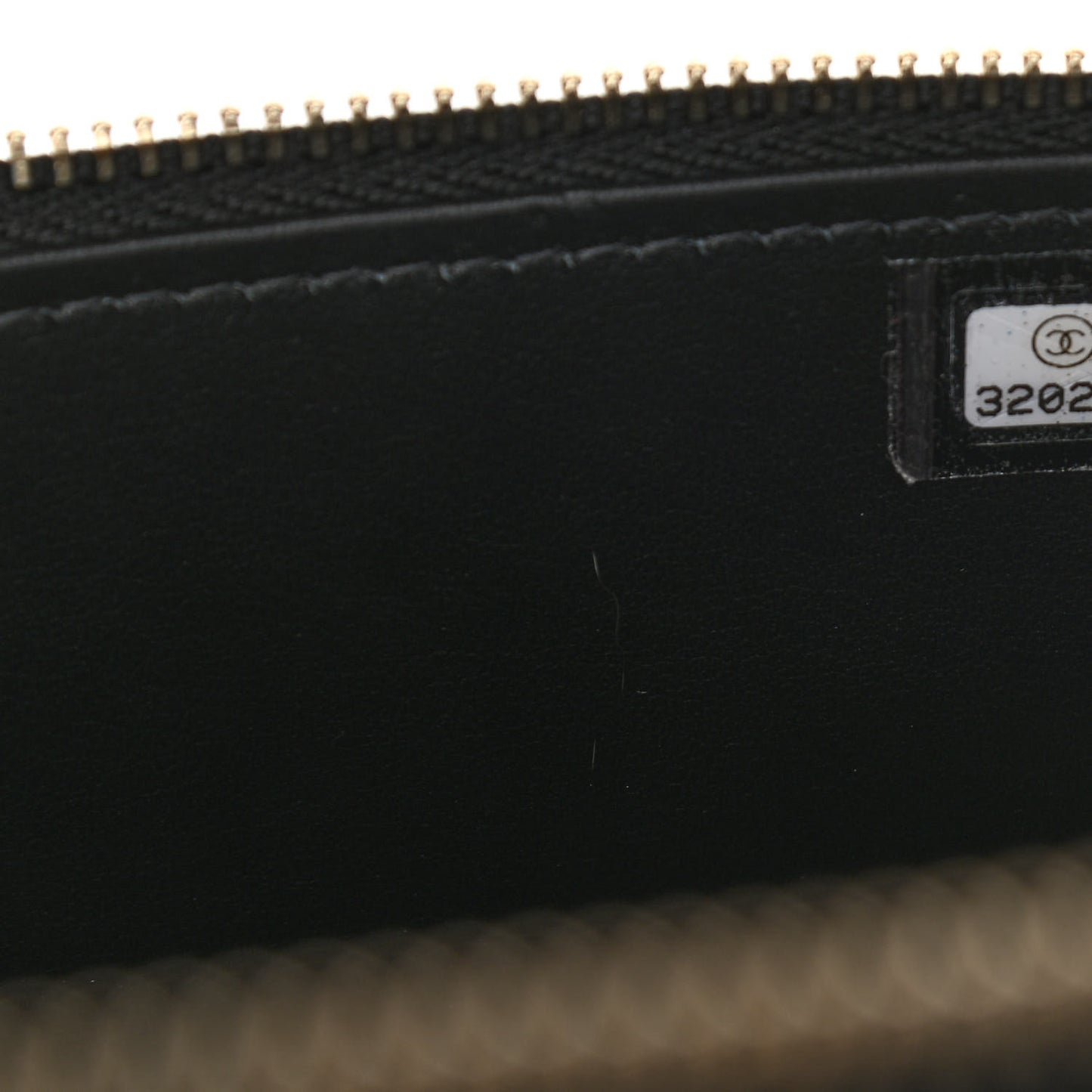 Shiny Caviar Quilted Pick Me Up Vanity Case Black