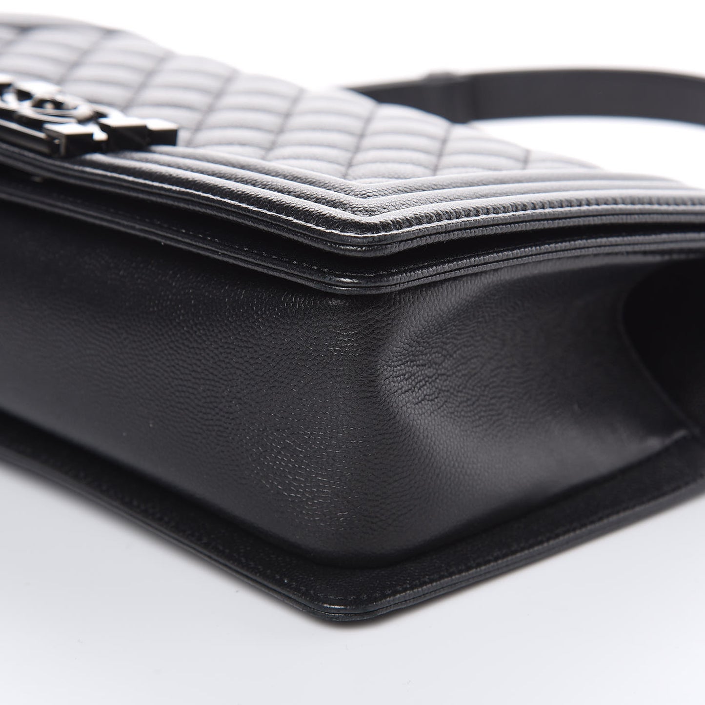 Caviar Quilted Medium Boy Flap So Black