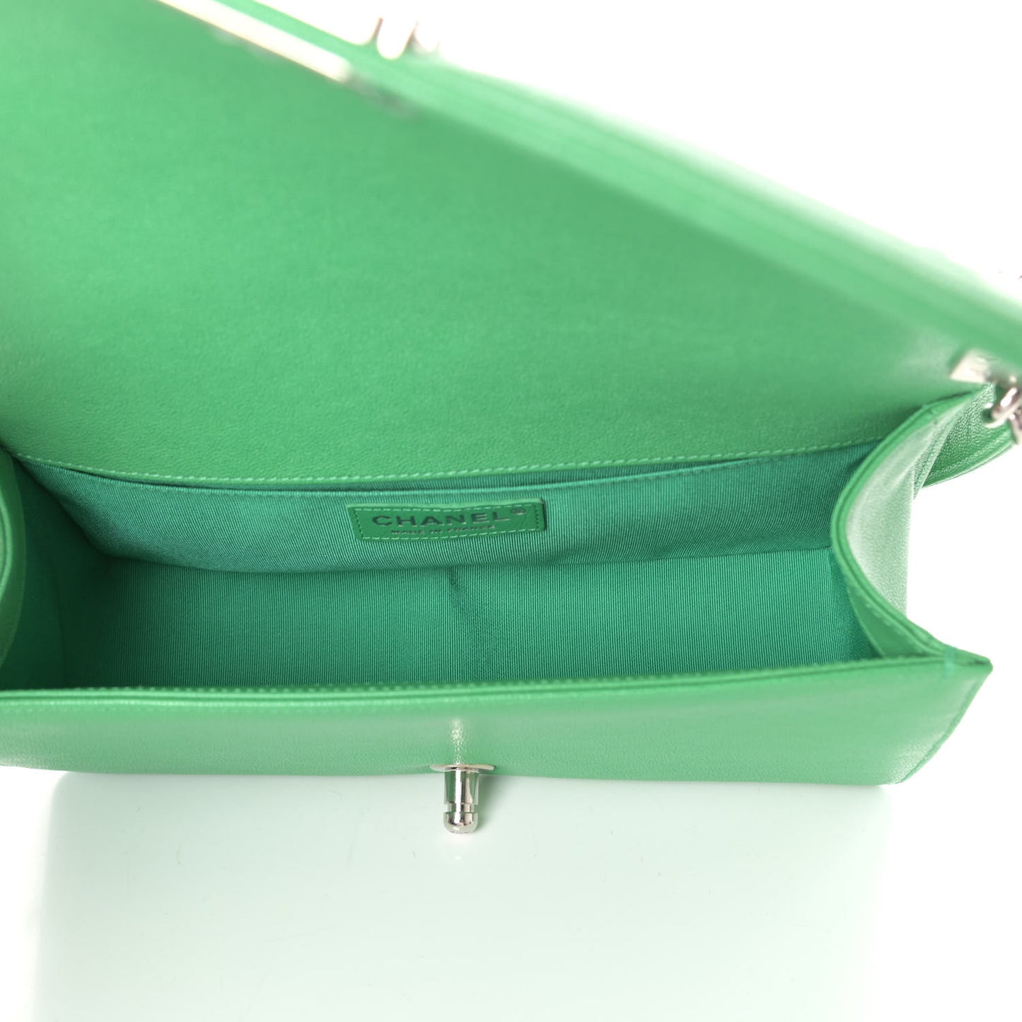 Caviar Quilted Medium Boy Flap Green