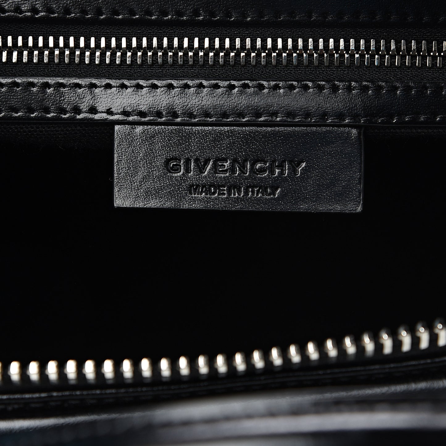 Shiny Lord Calfskin Medium Antigona Black