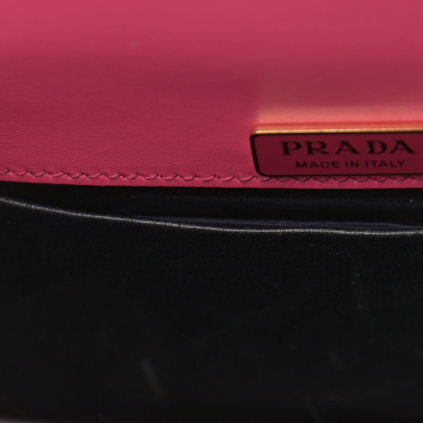 City Calf Saffiano Cahier Bag Fuxia Black