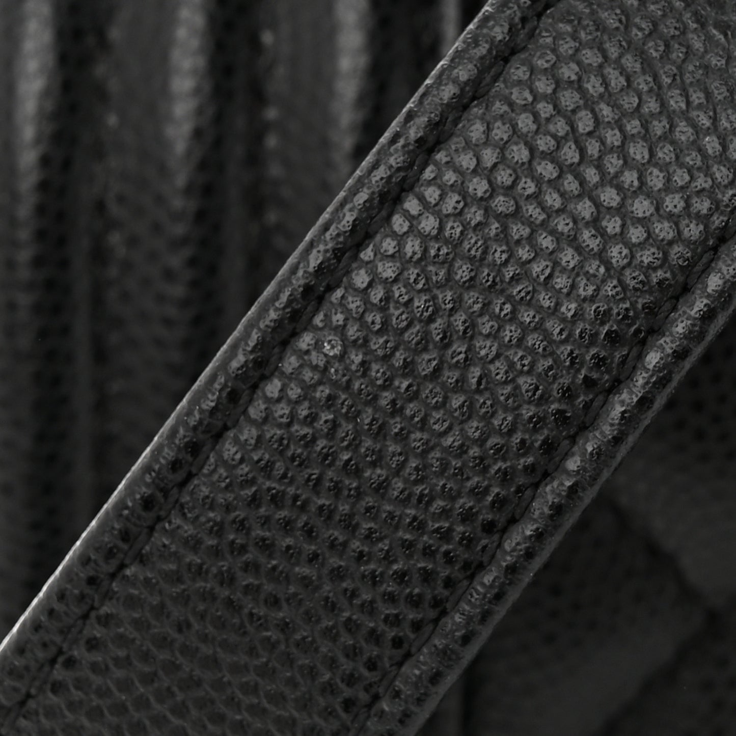 Caviar Quilted Medium Boy Flap Black