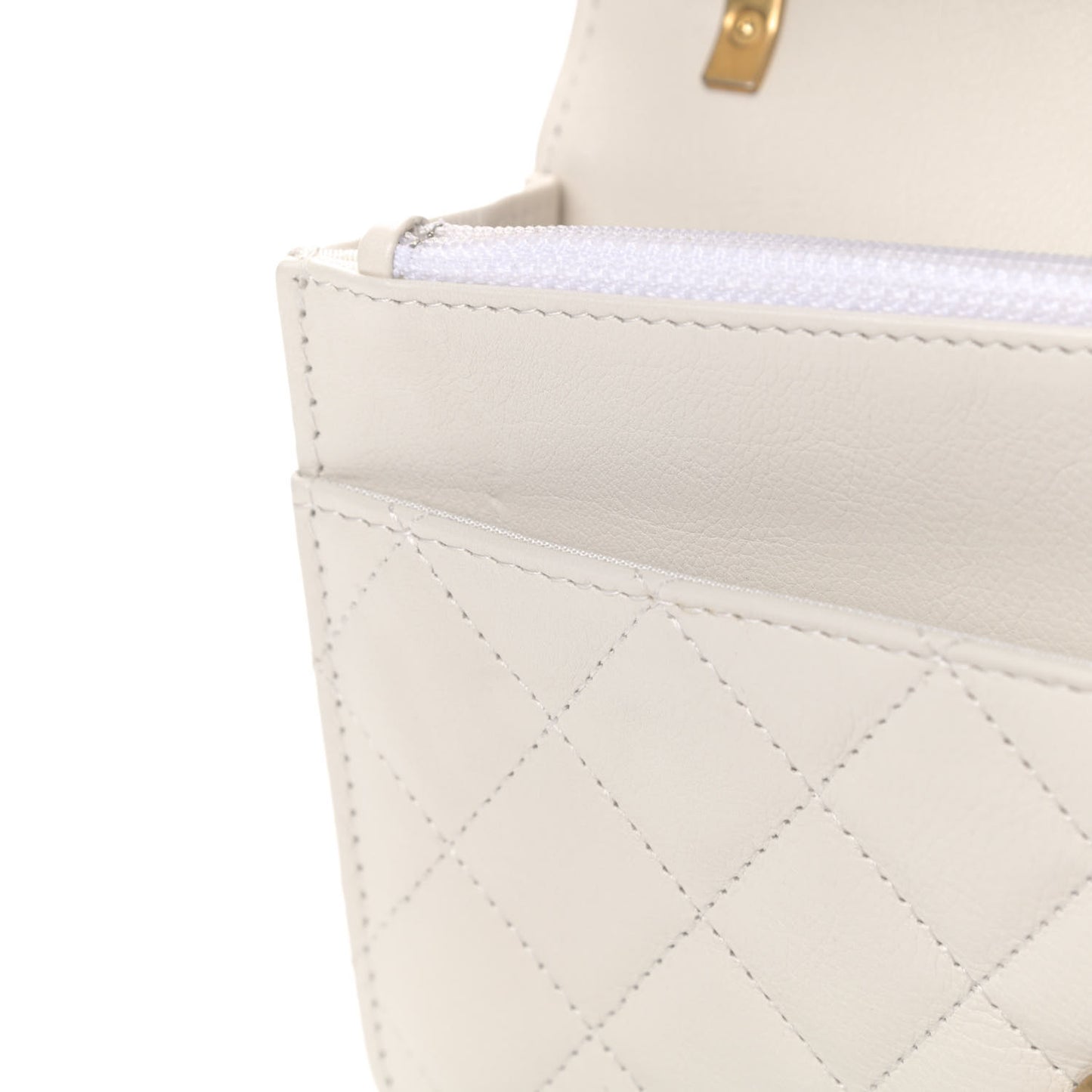 Calfskin Quilted Pearl CC Wallet On Chain WOC White