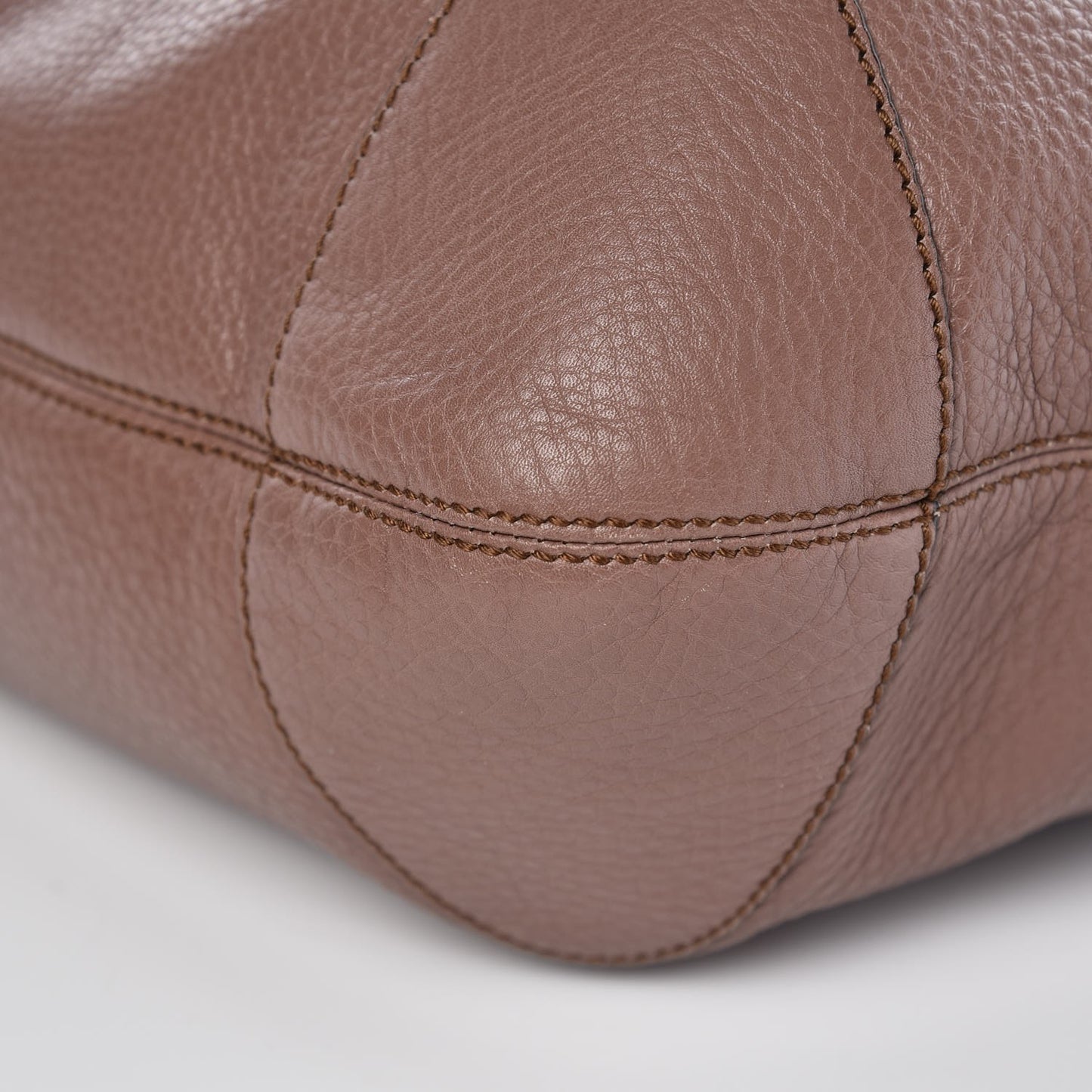 Pebbled Calfskin Medium Soho Chain Hobo Dark Cipria