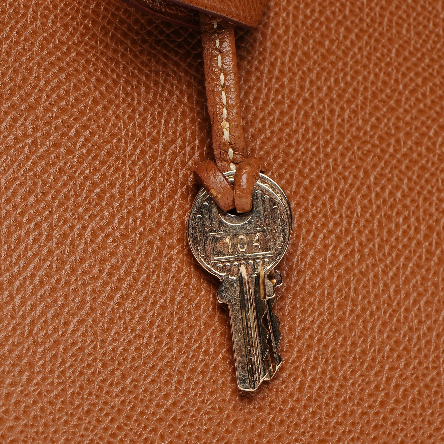 Courchevel Kelly Sellier 32 Gold