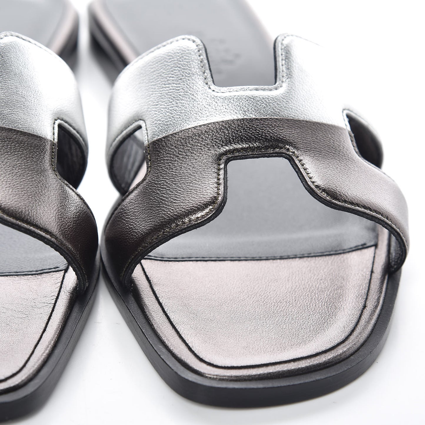 Metallic Nappa Oran Sandals 35 Canon De Fusil Argent