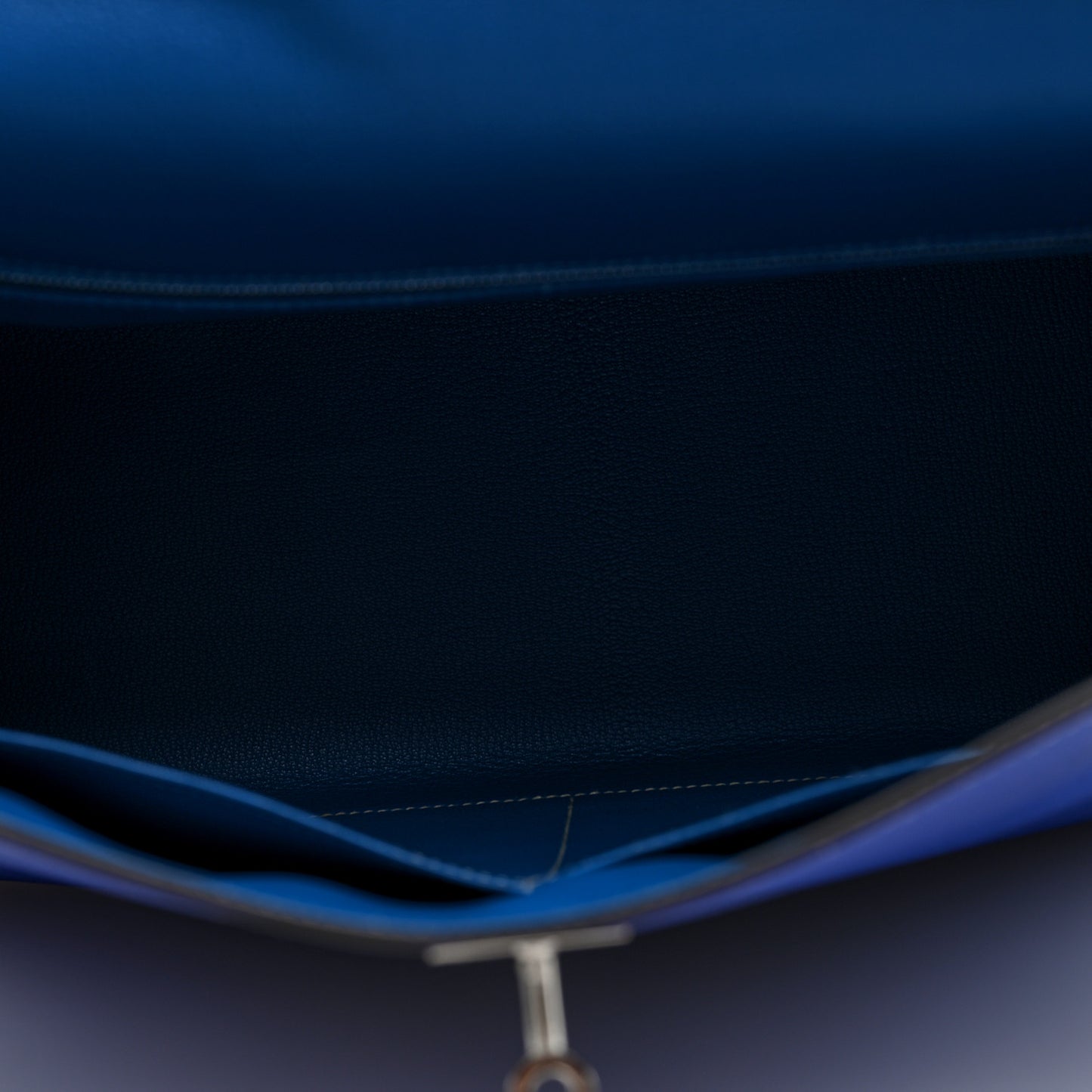 Epsom Kelly Sellier 35 Bleu Electrique