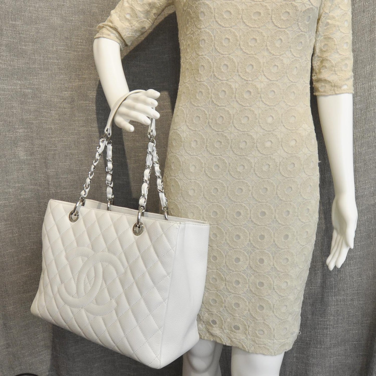 Caviar Grand Shopping Tote GST White