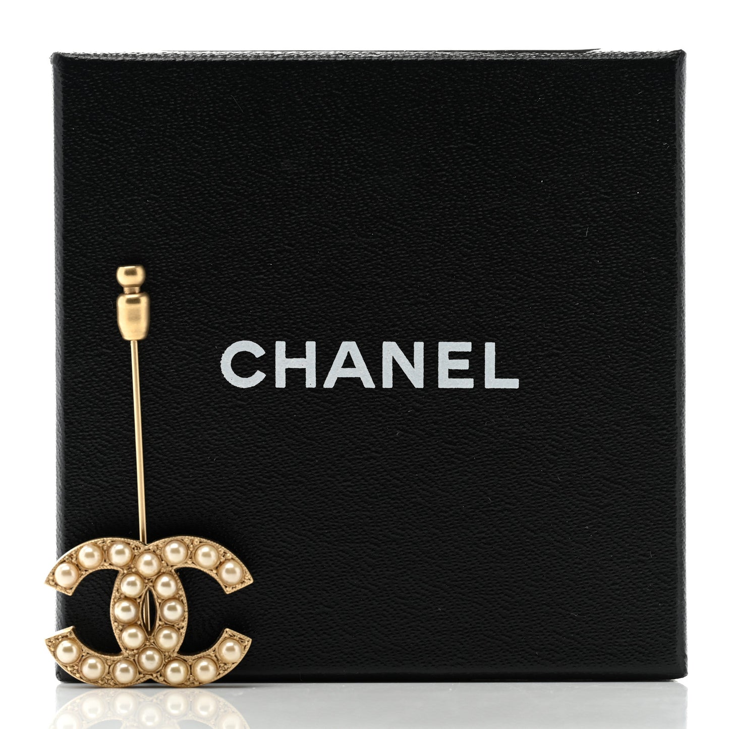 Pearl CC Brooch Pin Gold