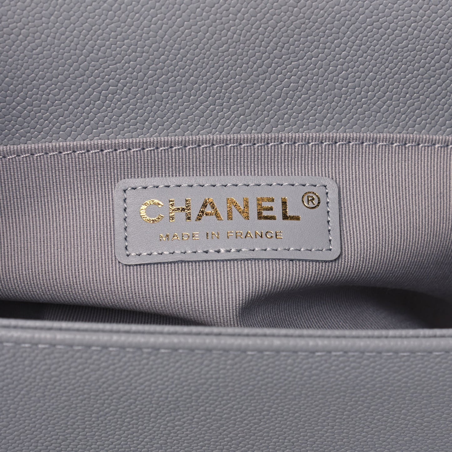 Caviar Quilted Medium Boy Flap Light Grey