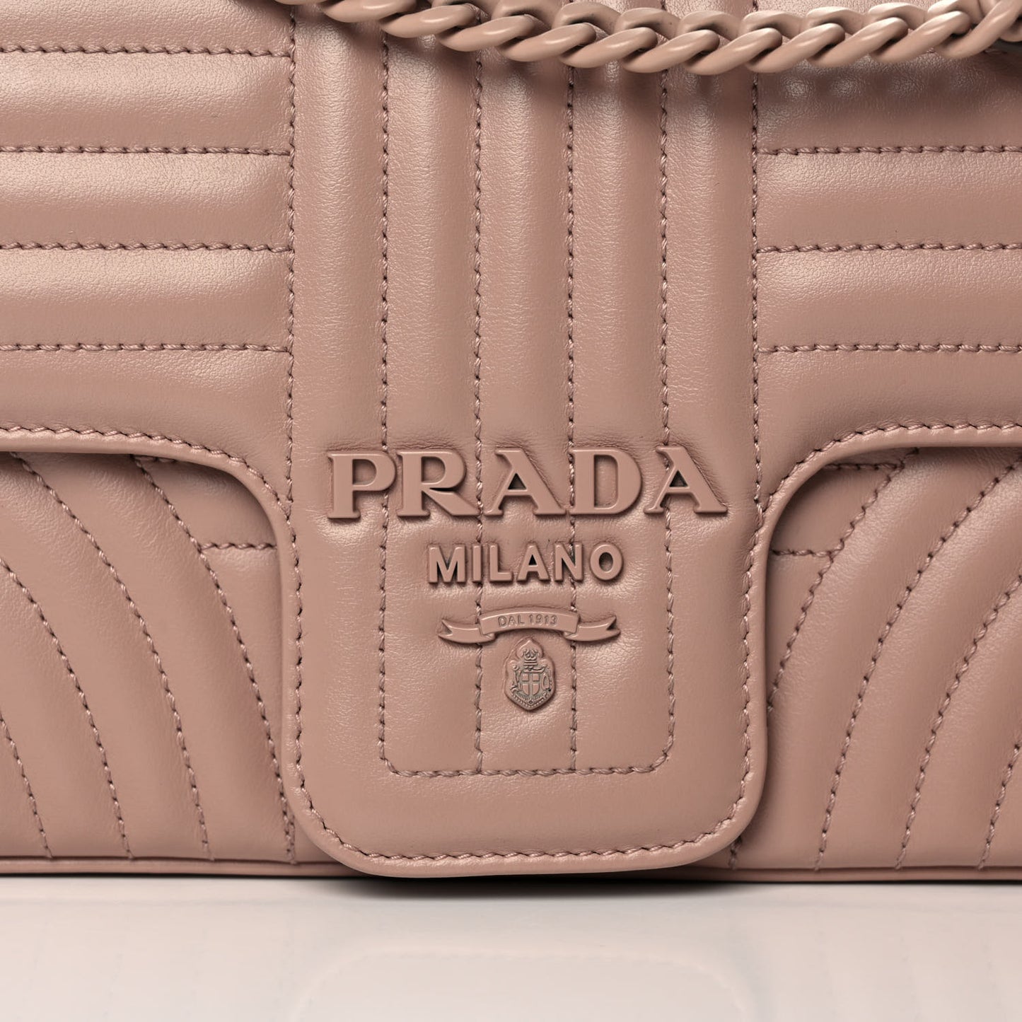 Soft Calfskin Impunture Diagramme Monochrome Medium Chain Flap Shoulder Bag Cipria