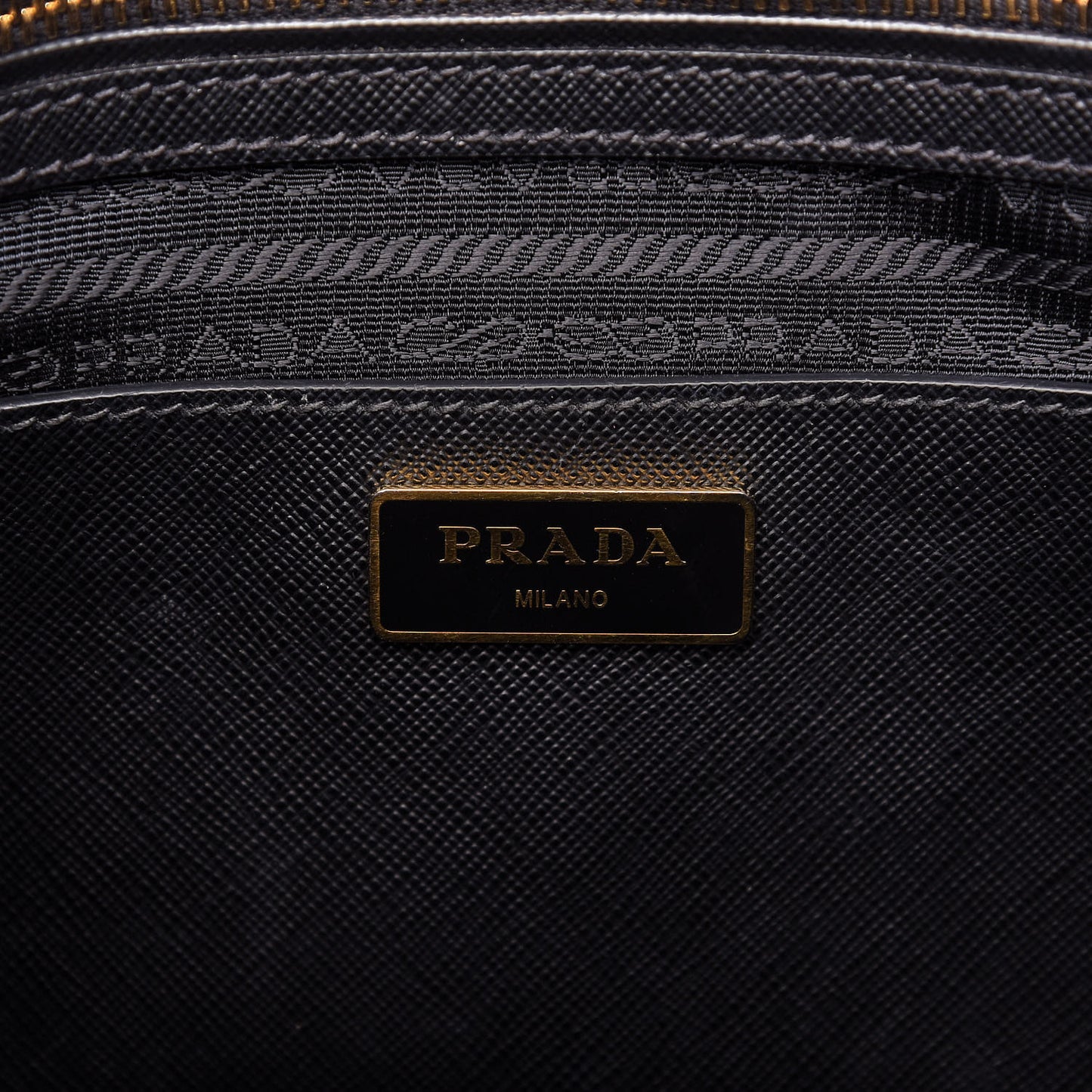 Saffiano Medium Galleria Double Zip Tote Black