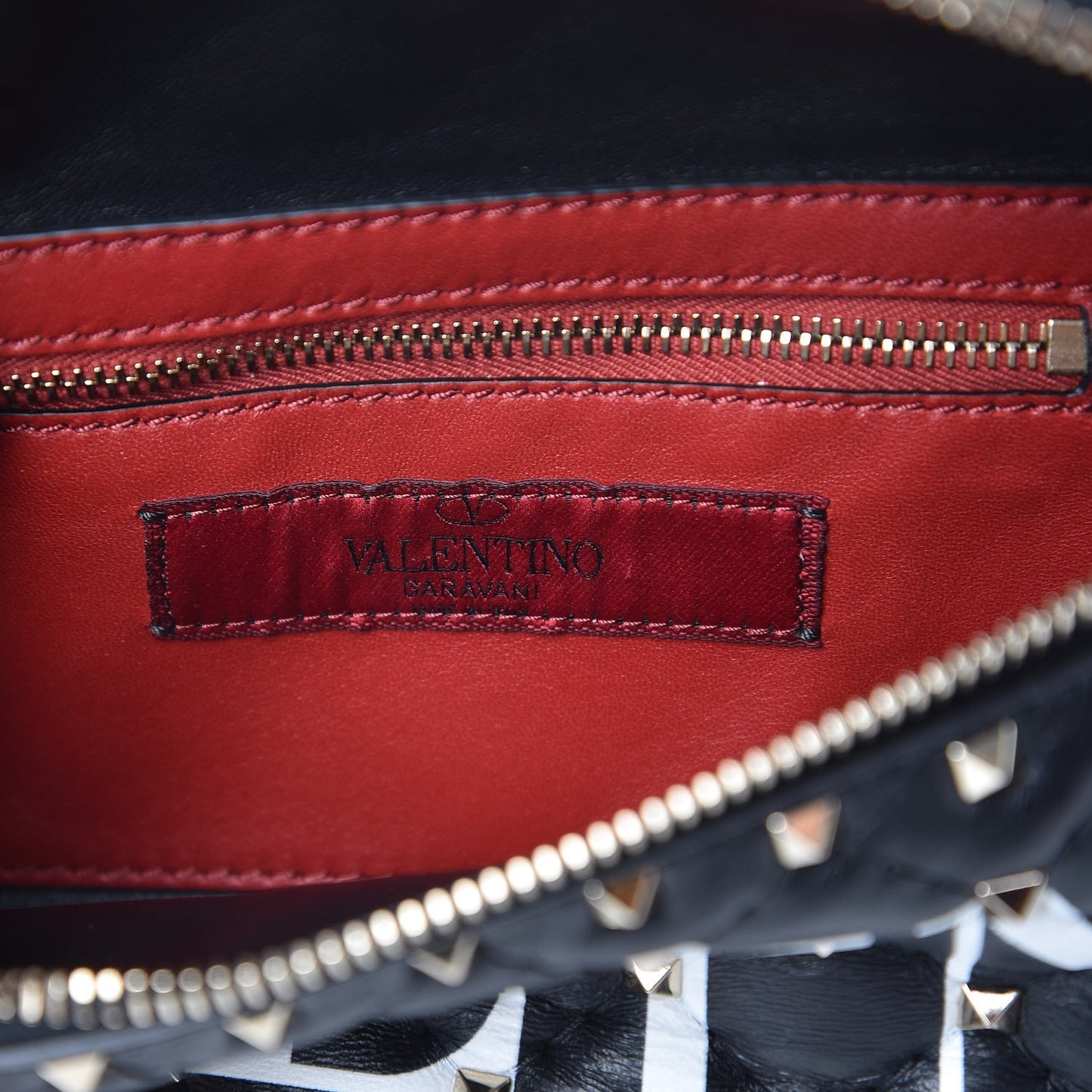 Lambskin VLTN Rockstud Spike It Belt Bag 95 Black White