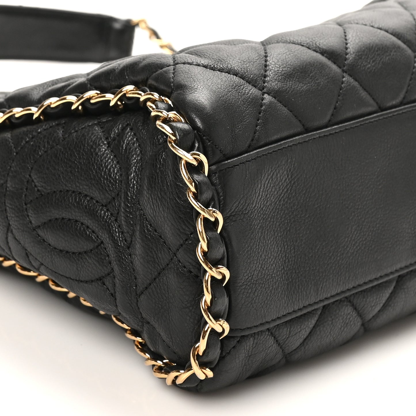 Calfskin Quilted Medium Chain Me Hobo Black