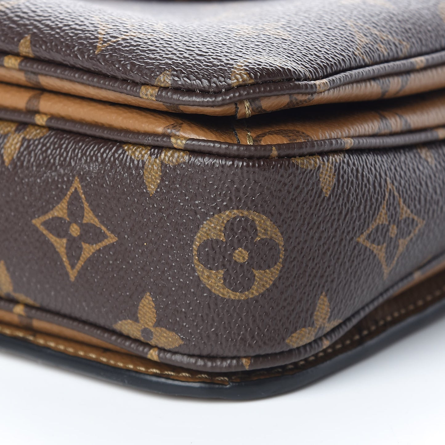 Reverse Monogram Pochette Metis