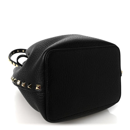Valentino Garavani Grained Calfskin Rockstud Bucket Bag Black 4 of 9