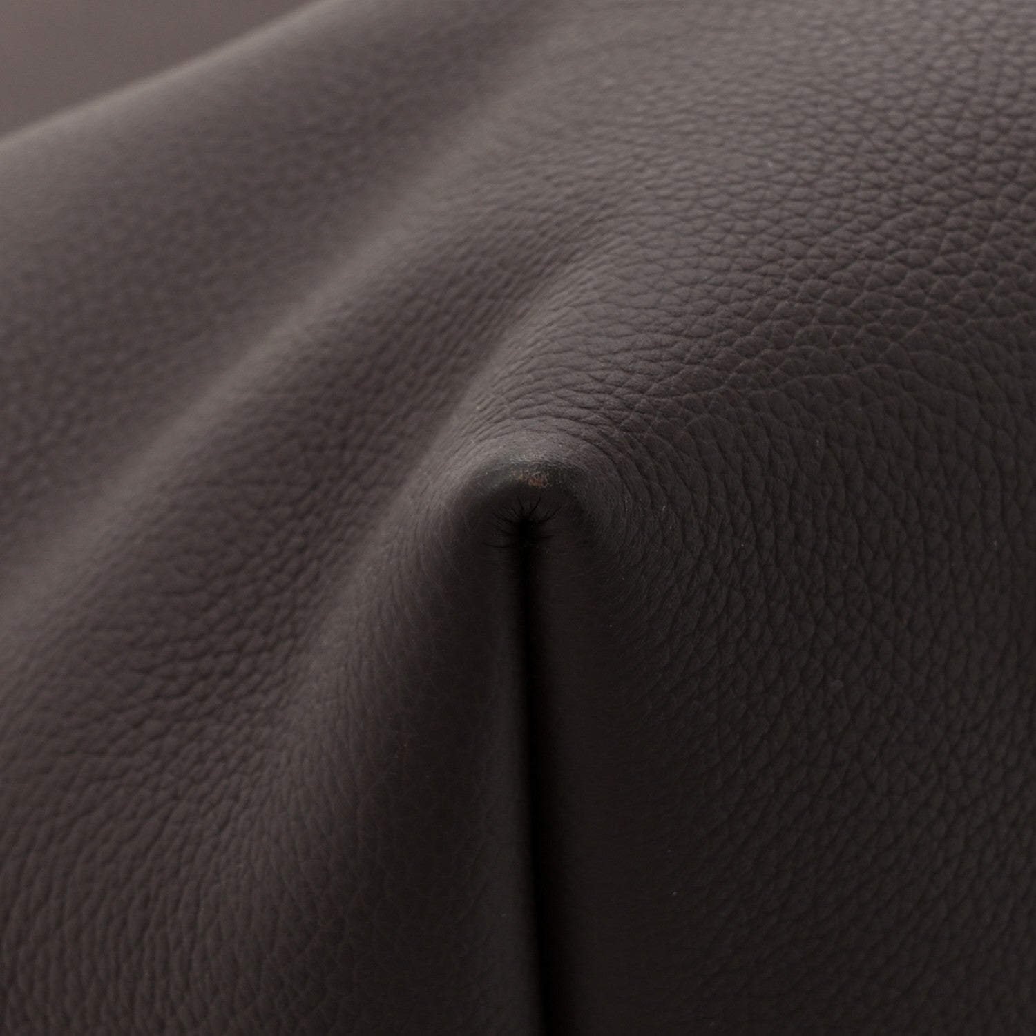 Louis Vuitton Grained Calfskin Low Key Hobo MM Ebene 12 of 14
