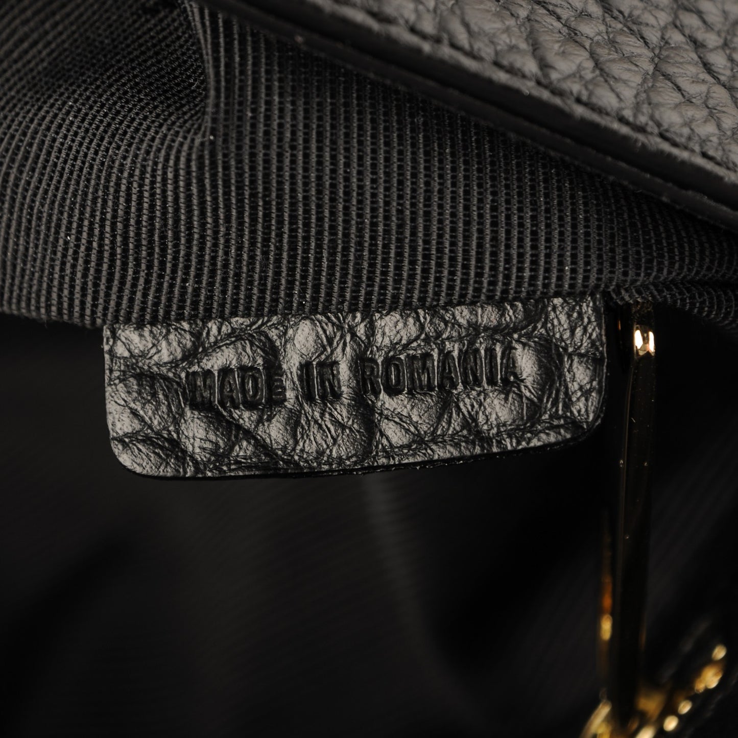 Signature Grain Medium Mildenhall Crossbody Bag Black