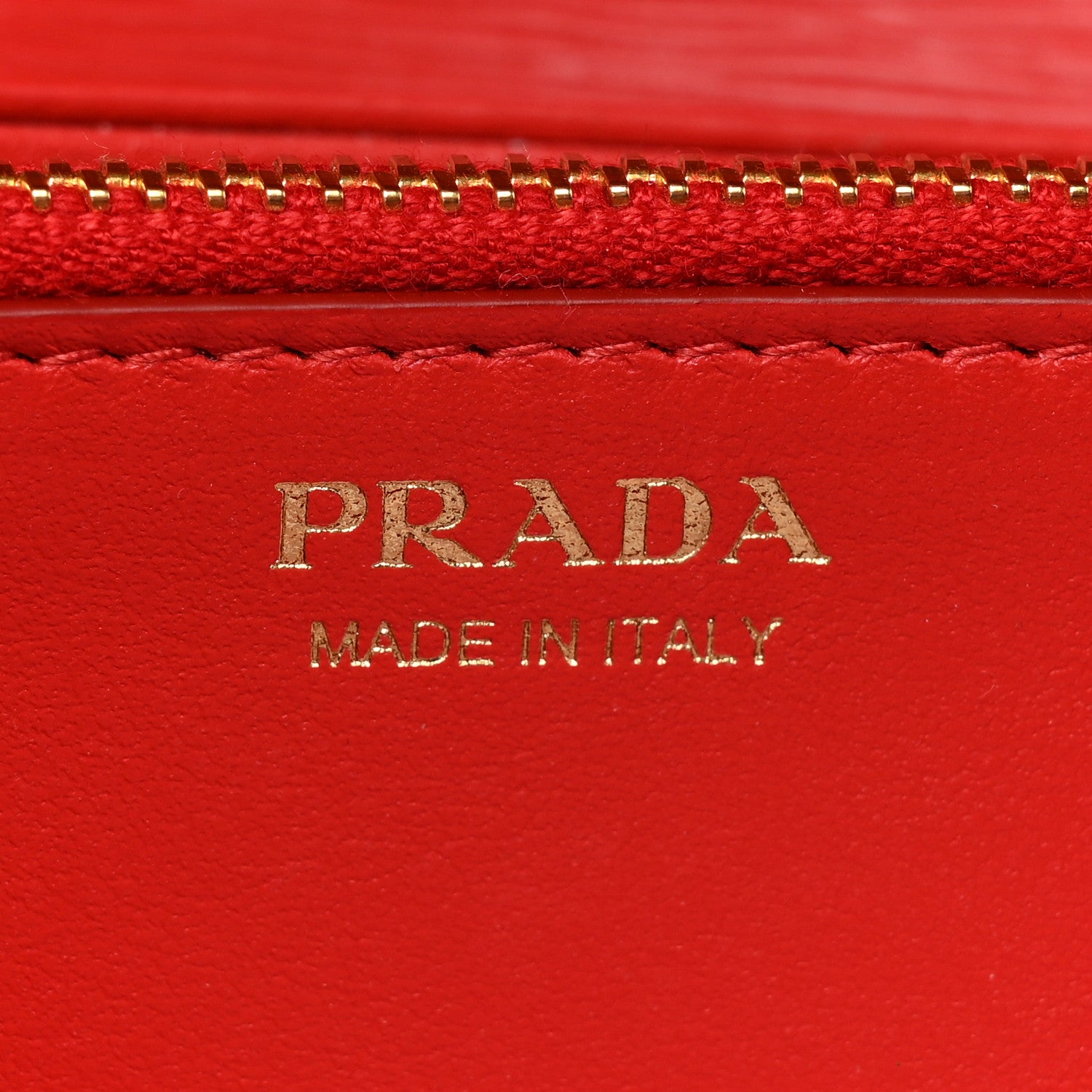 Prada Vitello Move Metal Oro Chain Wallet Lacca 9 of 27