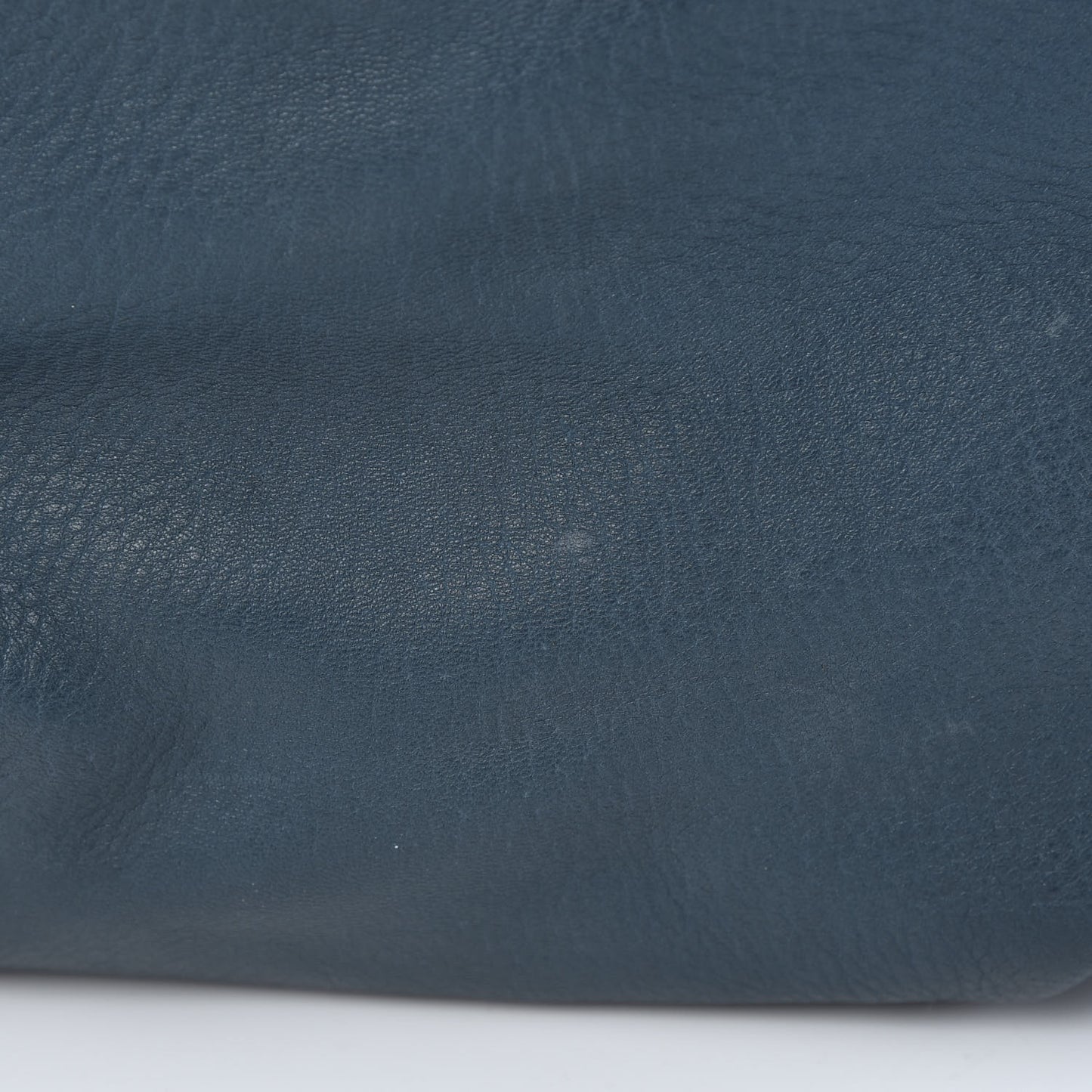 Vitello Daino Expandable Shoulder Bag