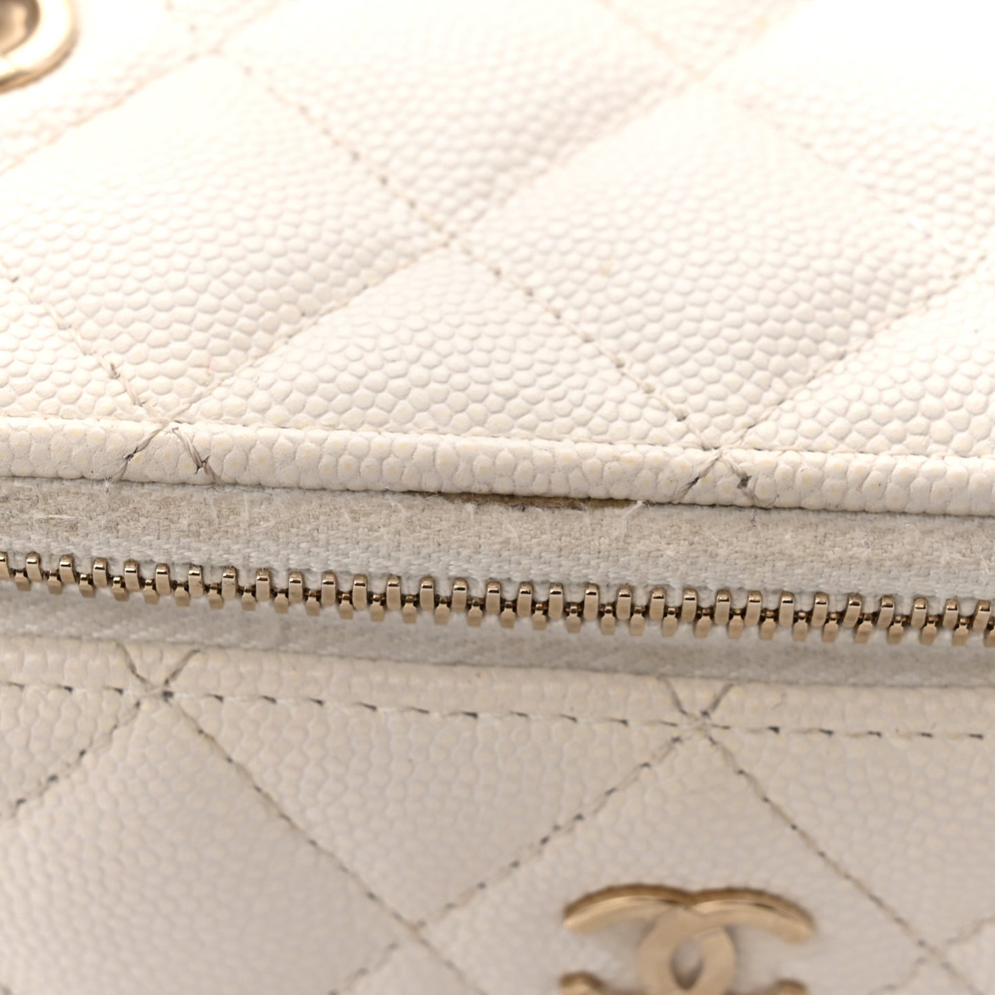 Caviar Quilted Small Vanity Case With Chain White