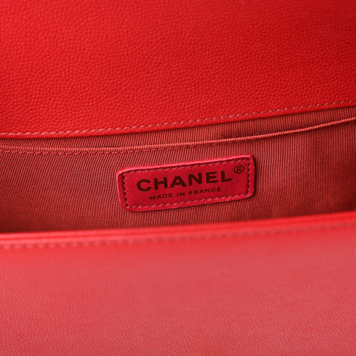 Caviar Quilted Medium Boy Flap Red