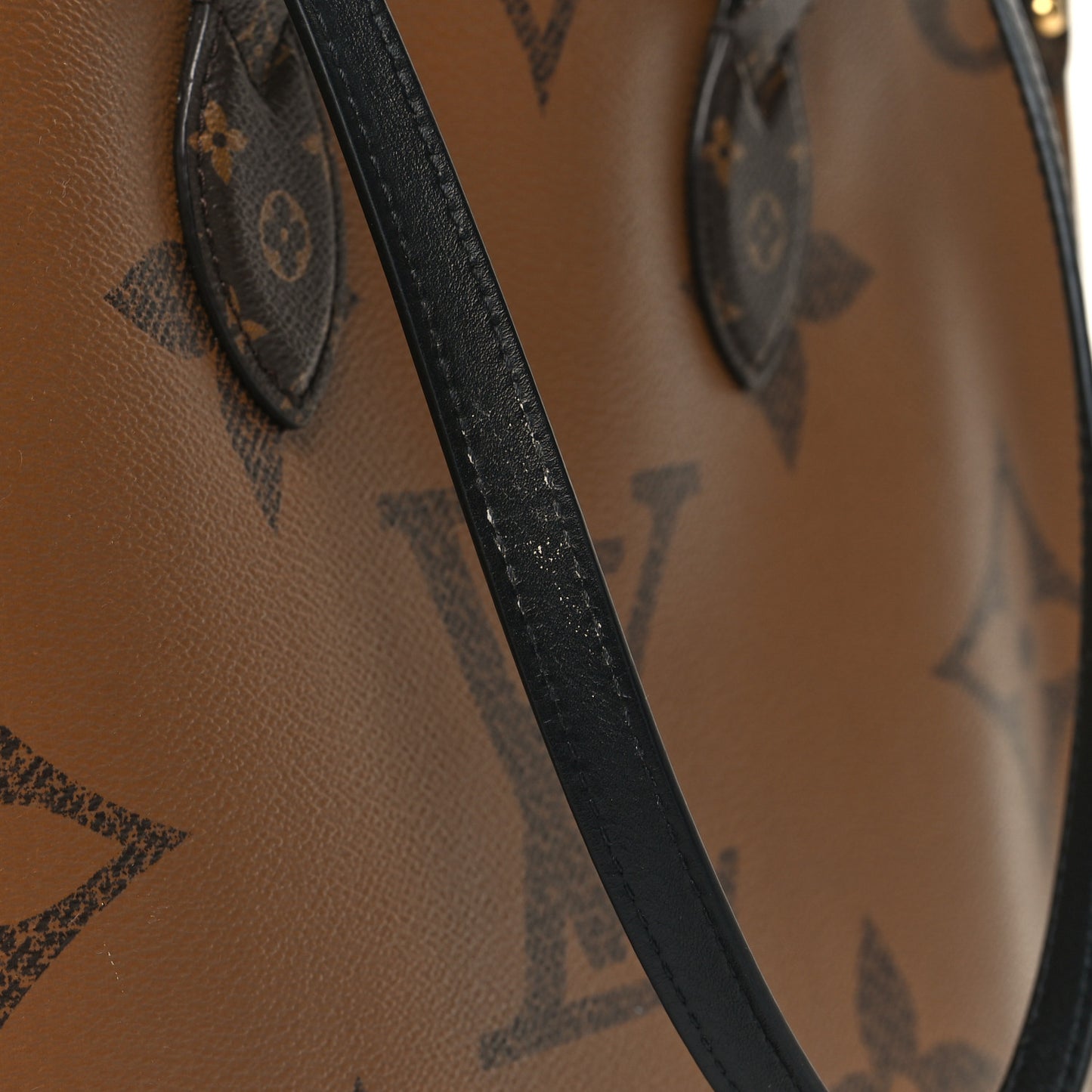 Reverse Monogram Giant Onthego MM
