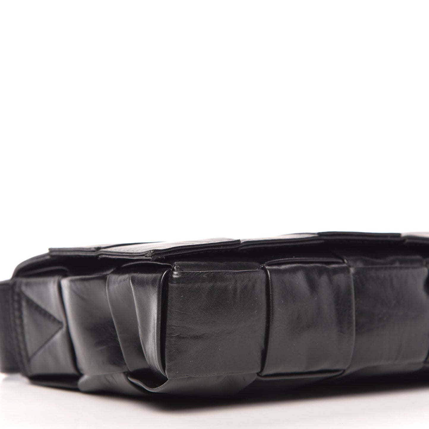 Paper Calfskin Intrecciato Stretch Cassette Black