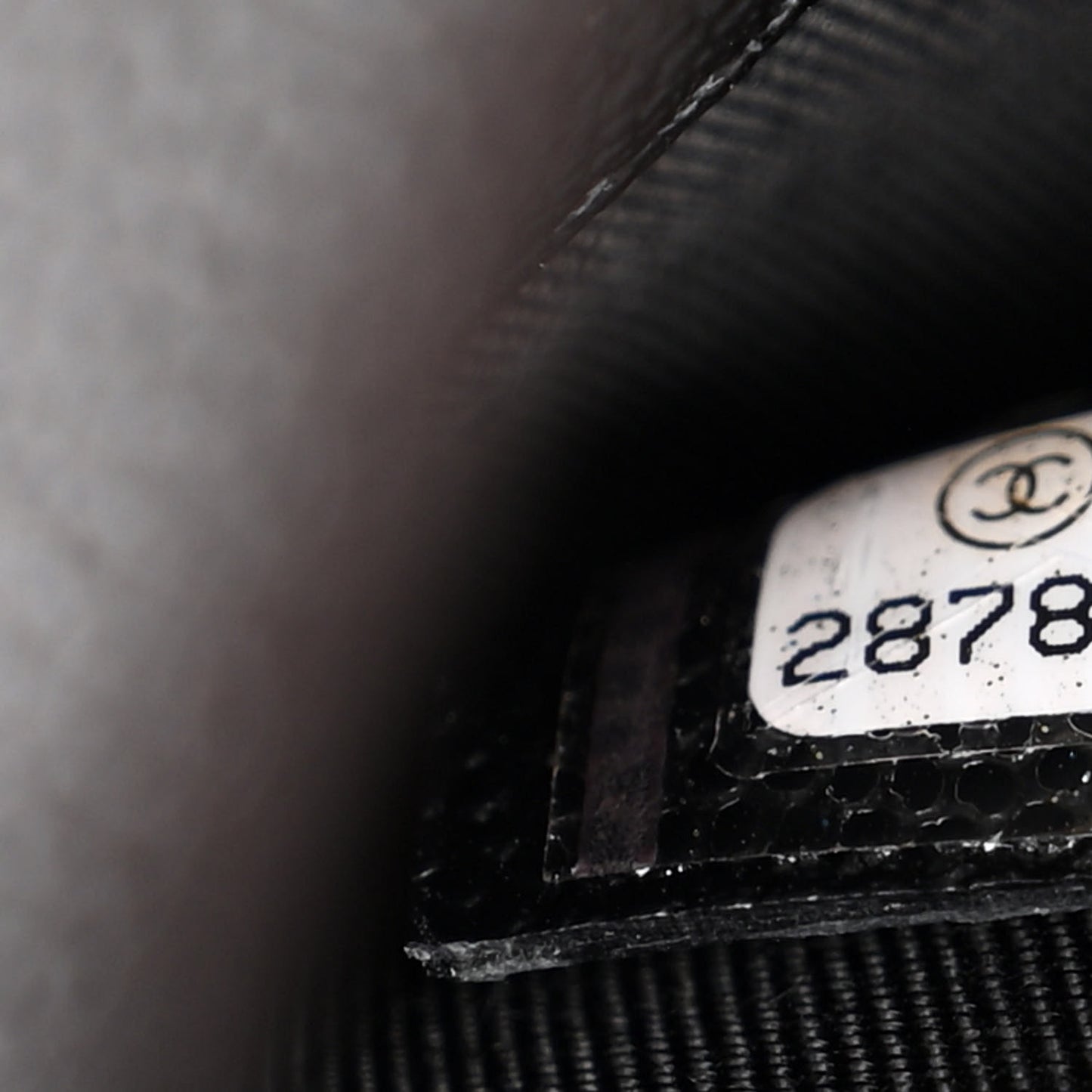 Caviar Quilted Medium Golden Class Pouch Black