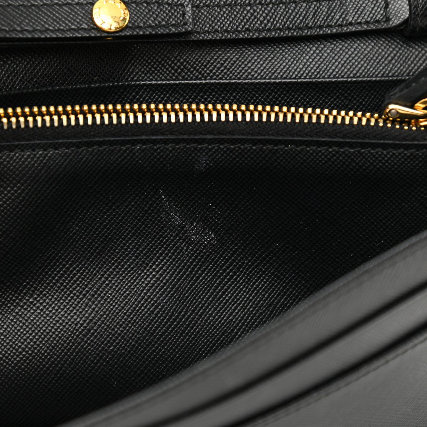 Saffiano Metal Oro Chain Wallet Black