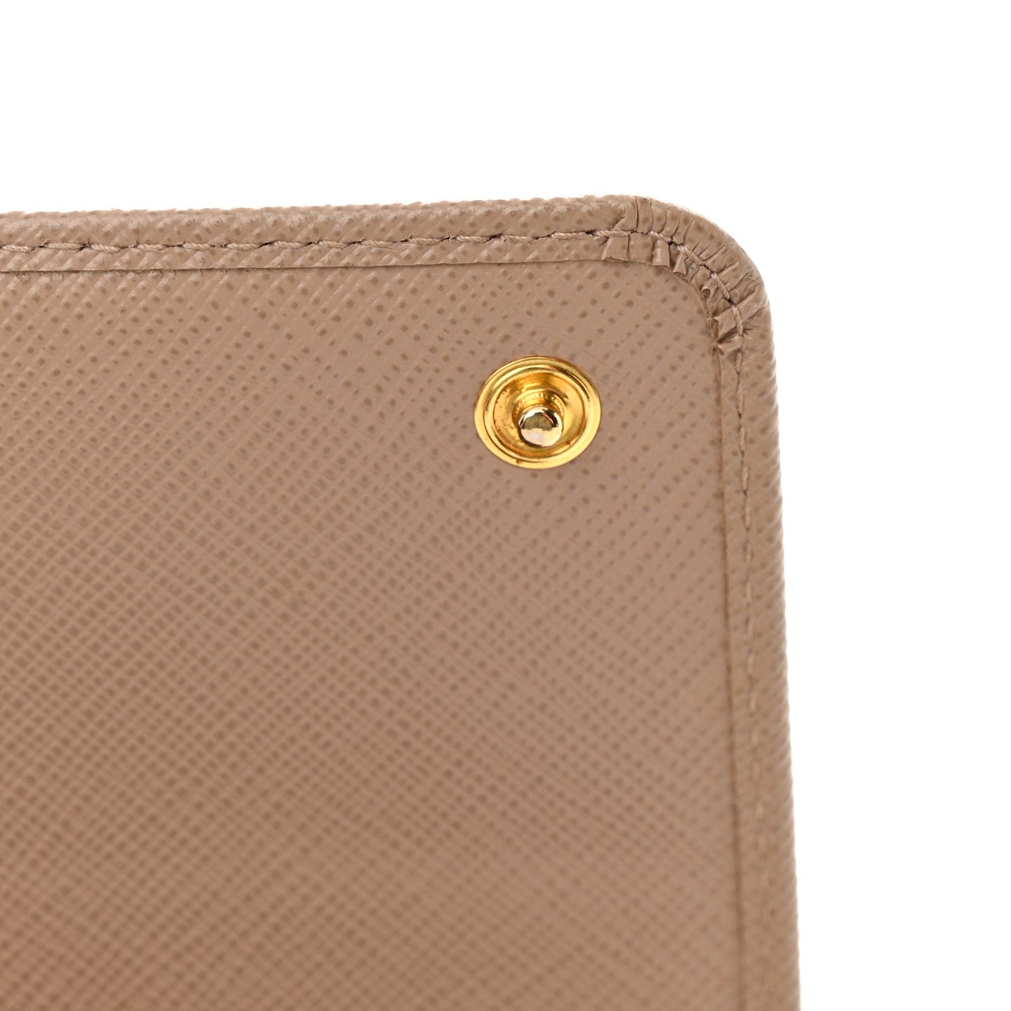 Saffiano Metal Oro Chain Wallet Cammeo