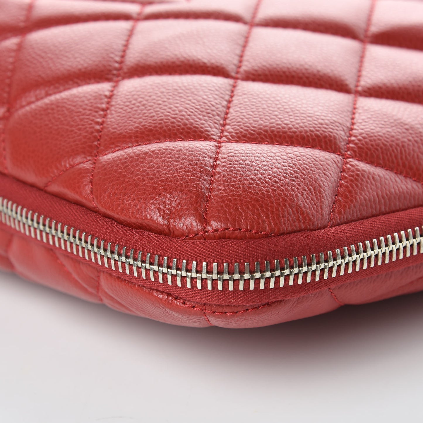 Caviar Quilted Expandable Zip Shoulder Bag Red