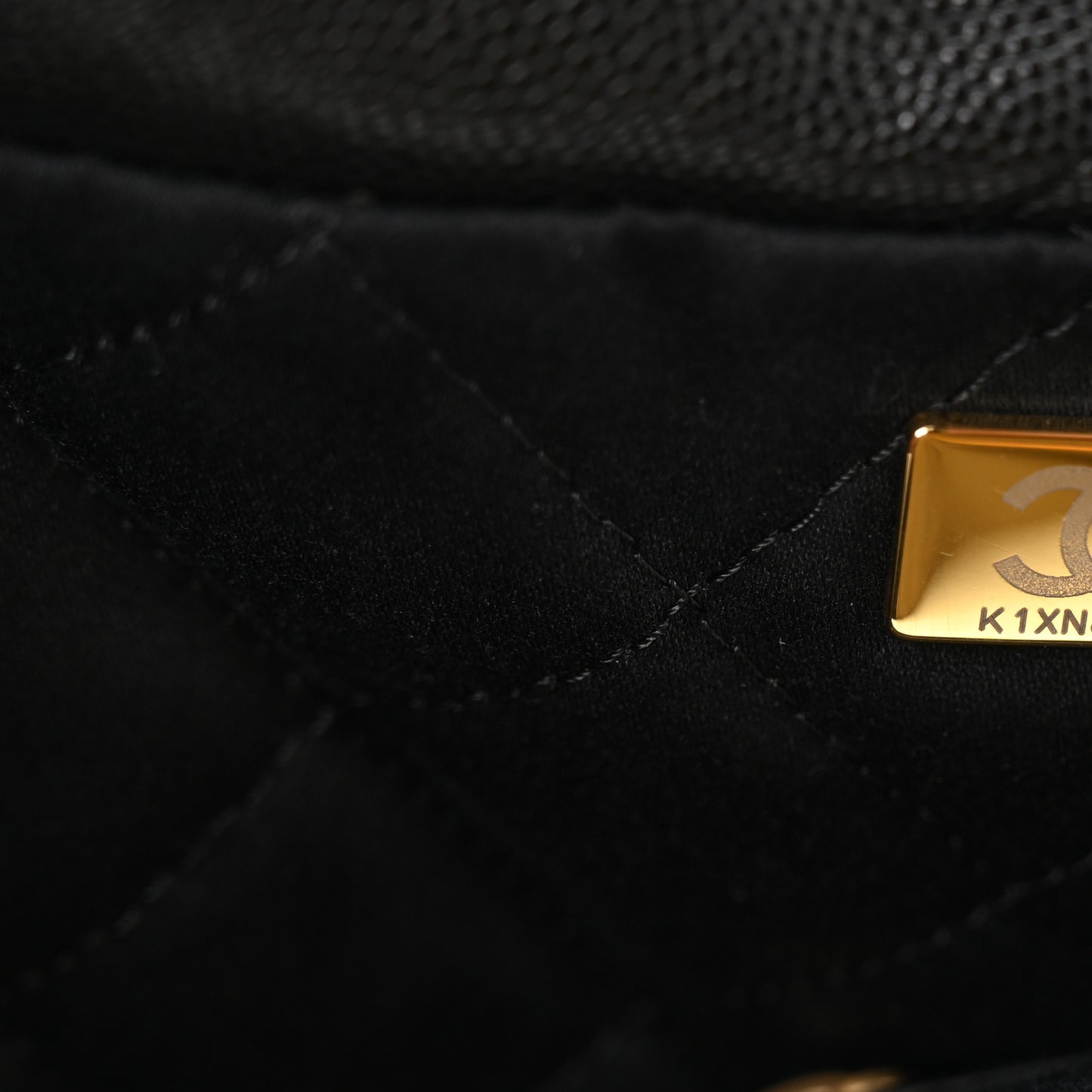 Shiny Caviar Quilted Monochrome Chanel 22 Black