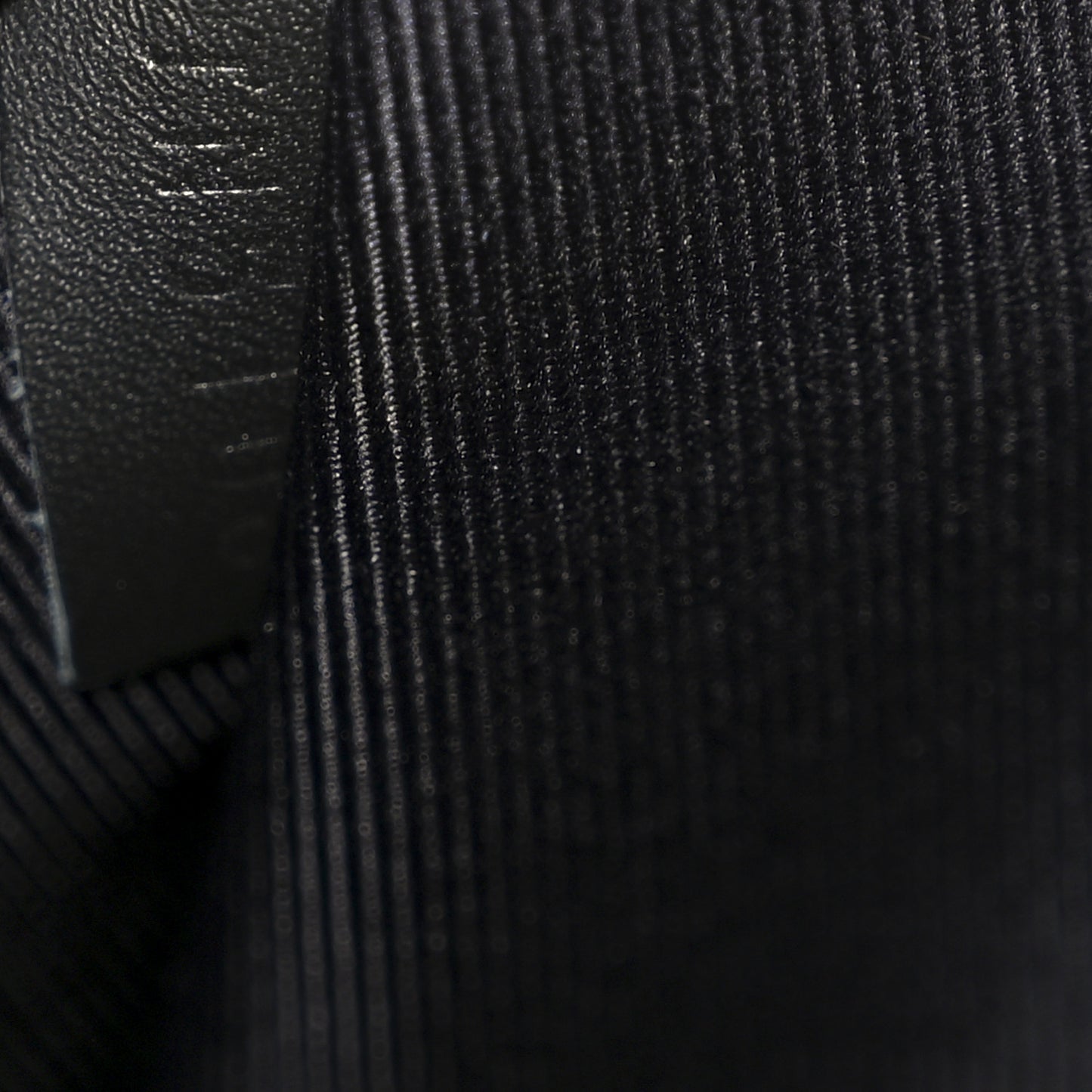 Damier Infini Discovery Pochette GM Onyx