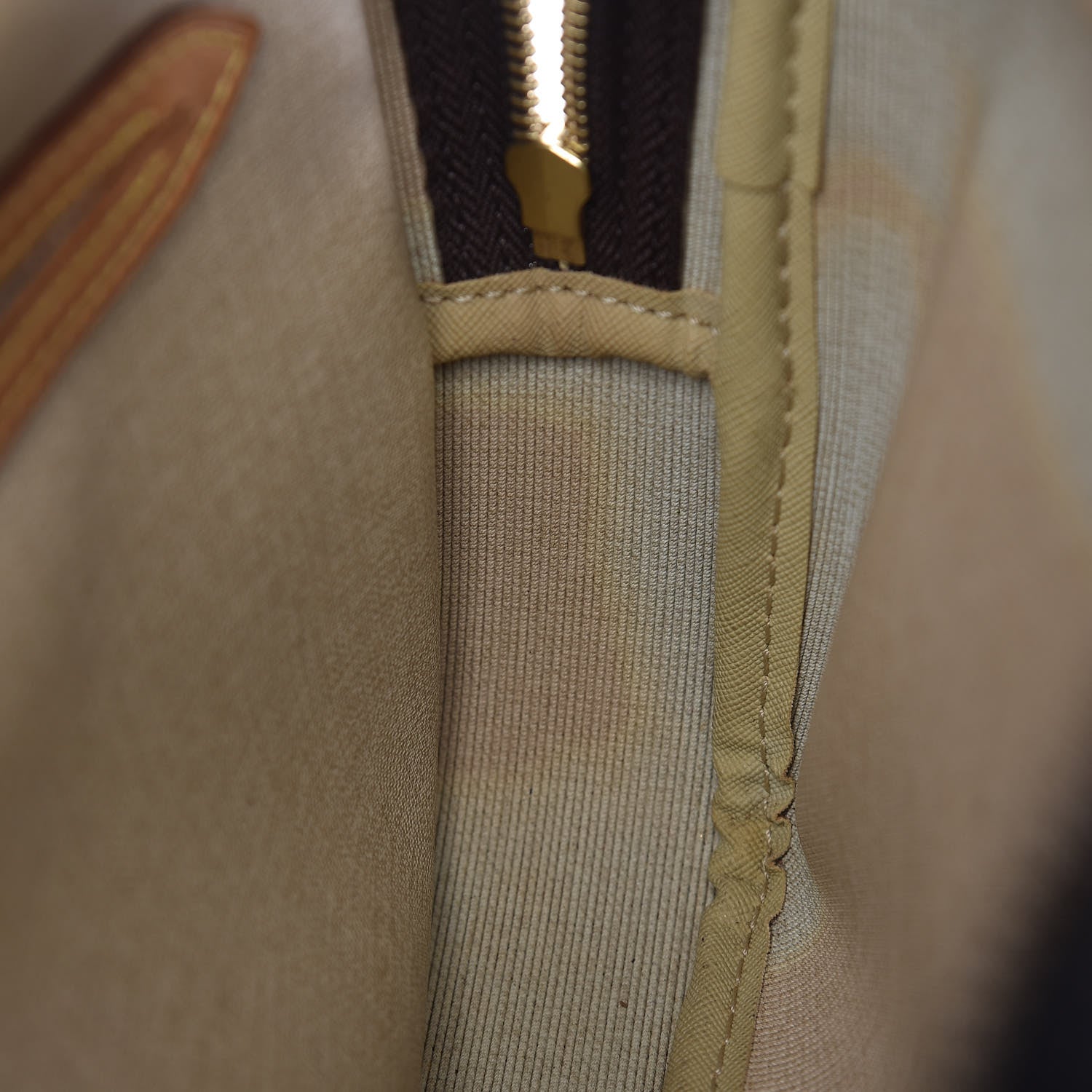 Louis Vuitton Monogram Reporter PM 12 of 23