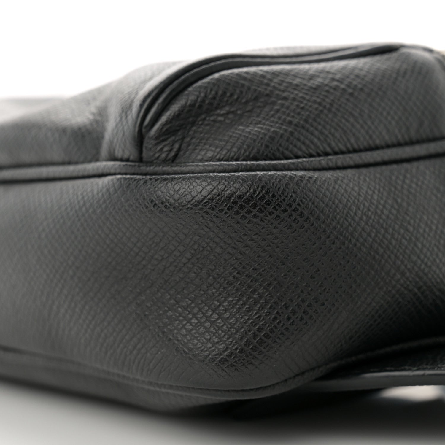 Louis Vuitton Taiga Outdoor Bumbag Black 10 of 11